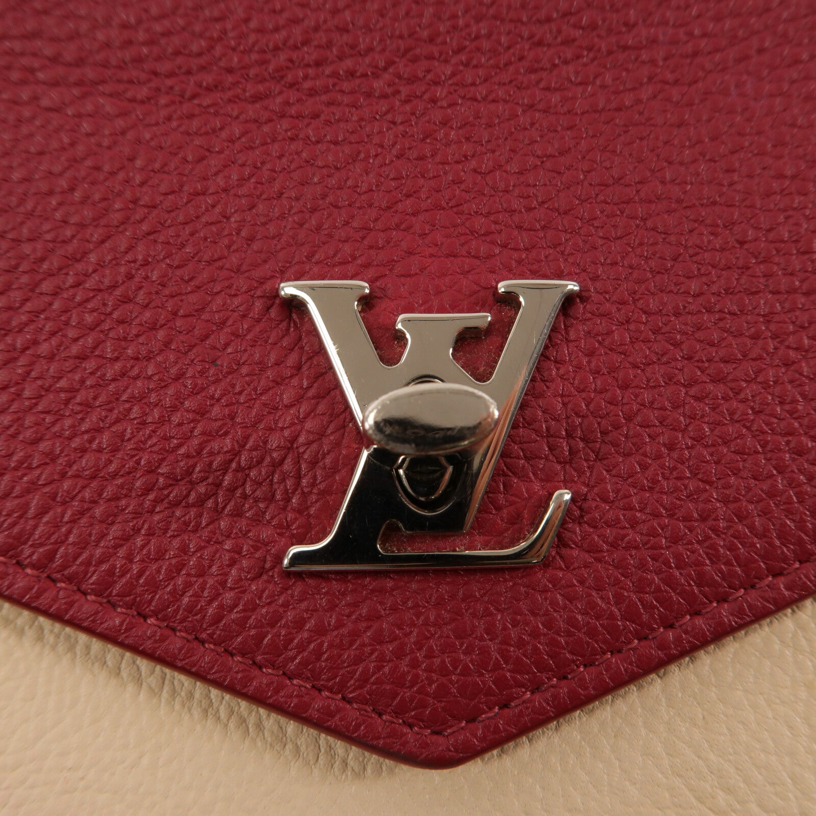 LOUIS VUITTON 牛皮皮革Pochette Lockme Chain鏈帶肩背袋