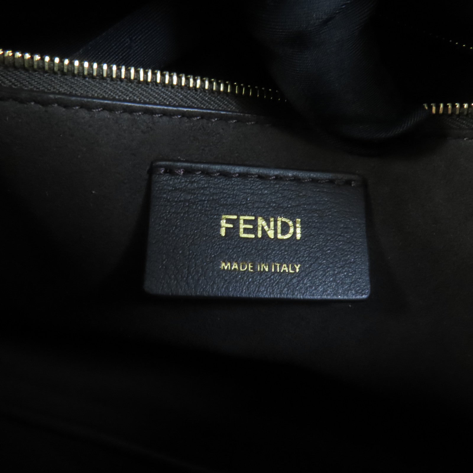 FENDI 帆布Shoulder Bag金扣肩背袋