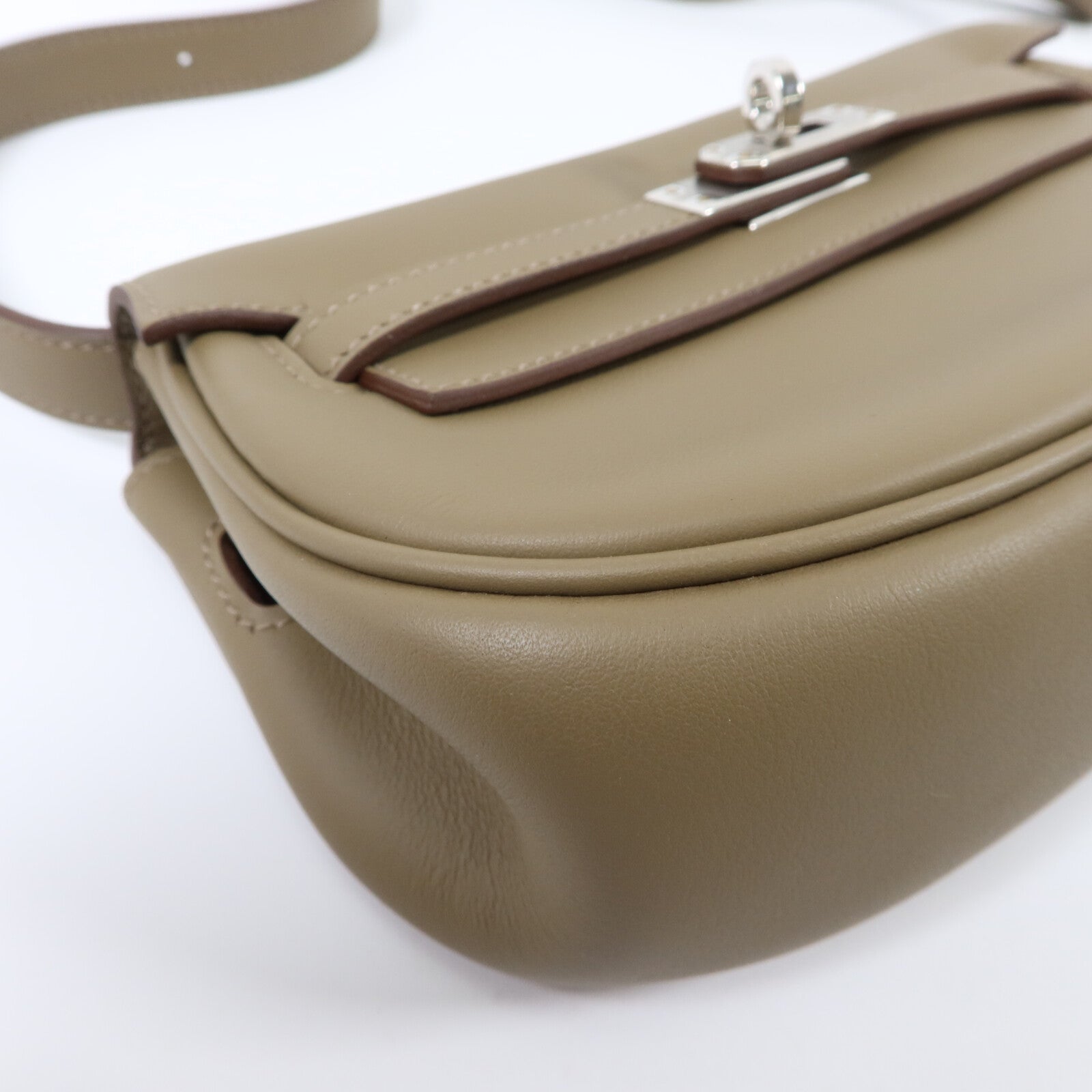 HERMES Swift皮革Kelly Moove銀扣肩背袋Etoupe