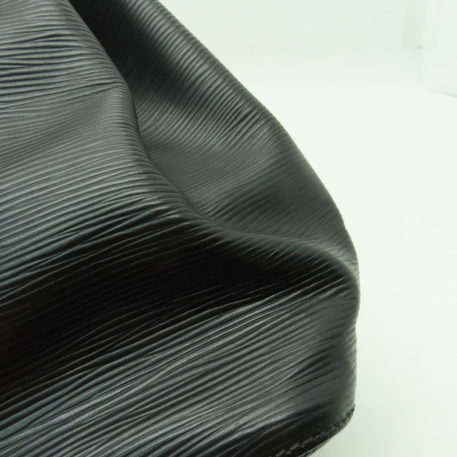 LOUIS VUITTON Epi Petit Noe MM金扣肩背袋黑色