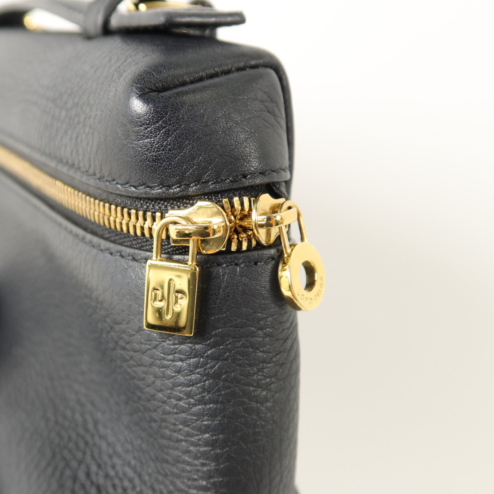 Loro Piana 牛皮皮革Extra Pocket L19肩背袋