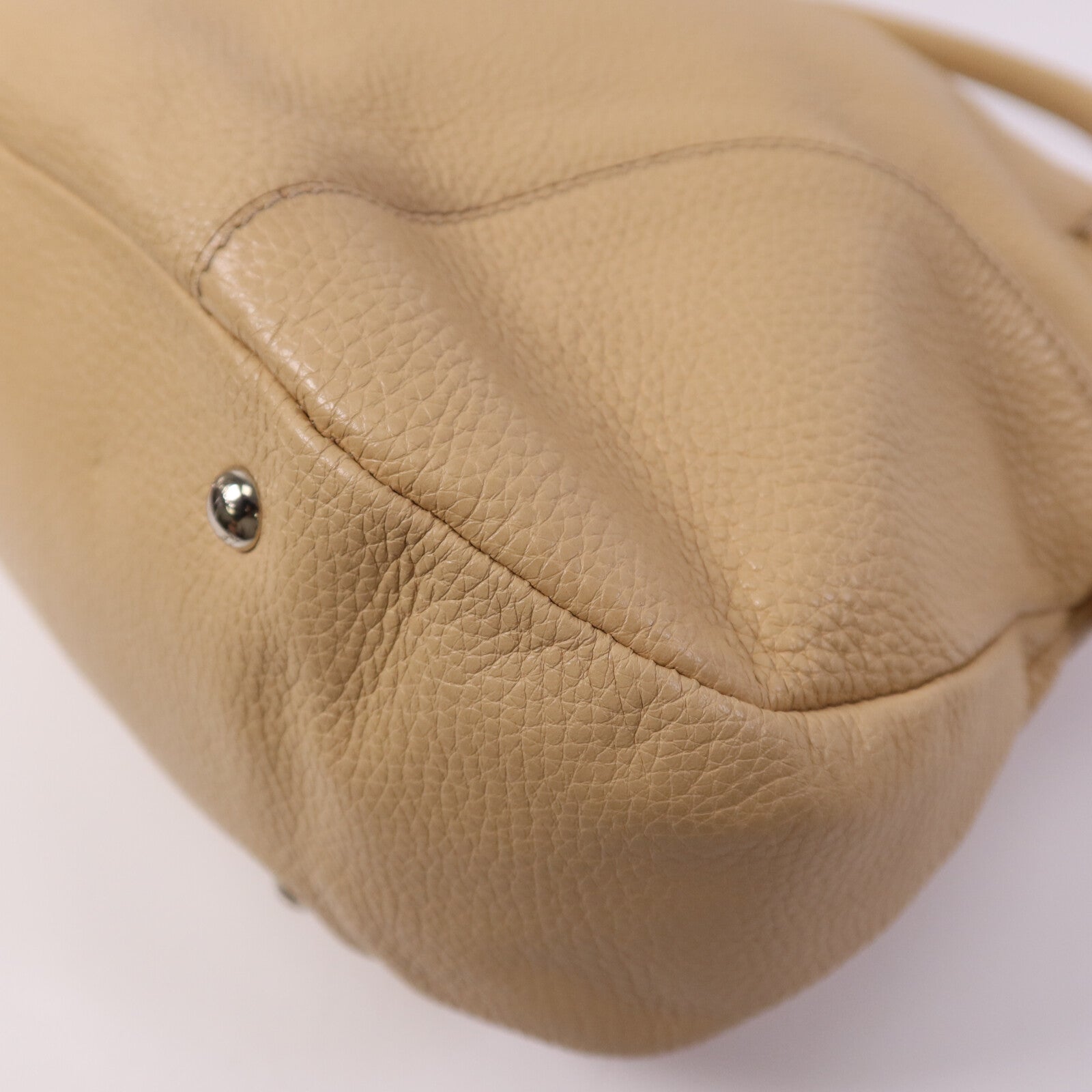 Salvatore Ferragamo 牛皮皮革Hand Bag銀扣手挽袋