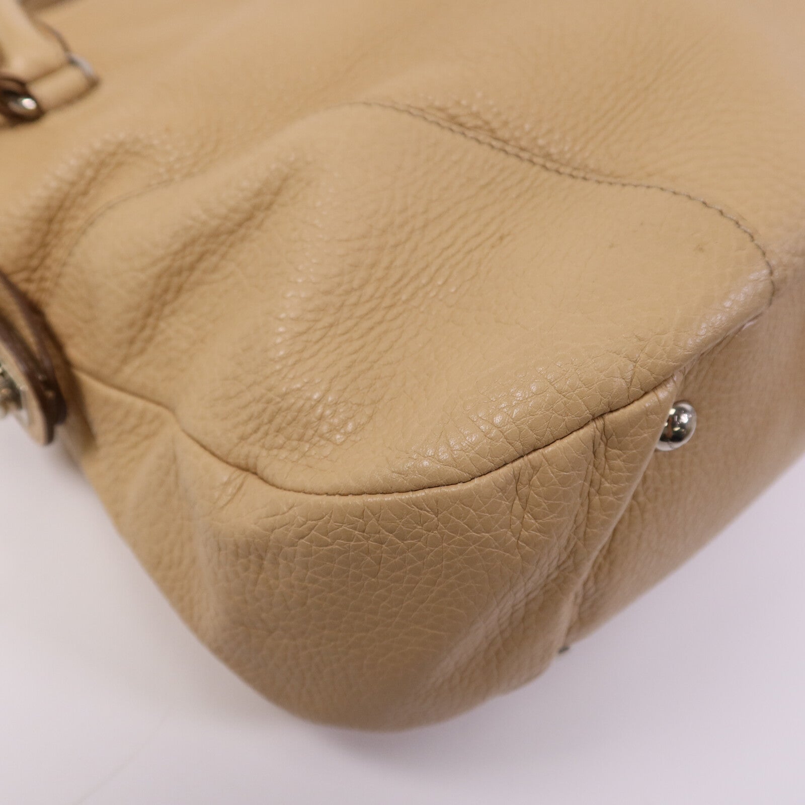 Salvatore Ferragamo 牛皮皮革Hand Bag銀扣手挽袋