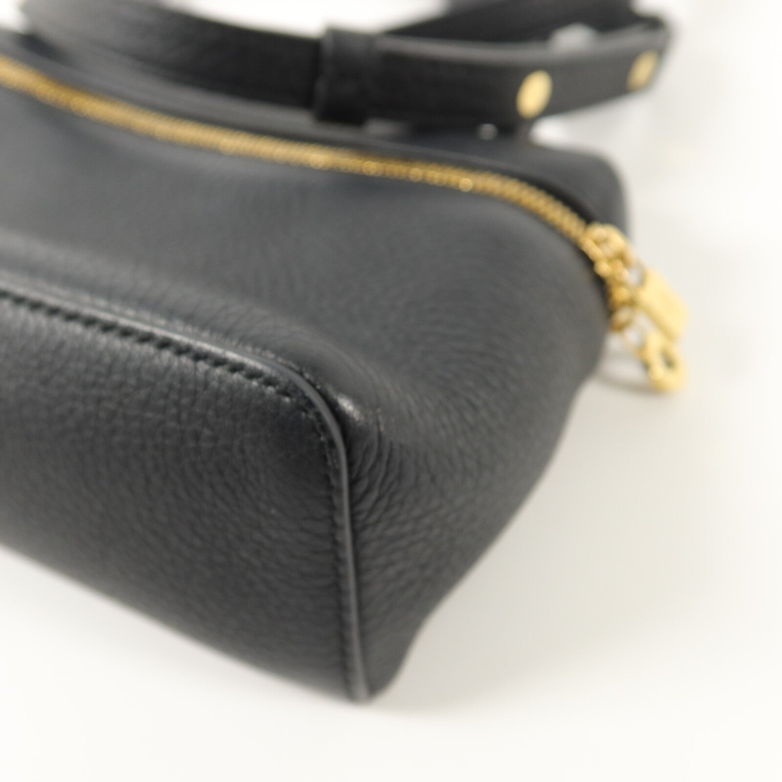 Loro Piana 牛皮皮革Extra Pocket L19肩背袋