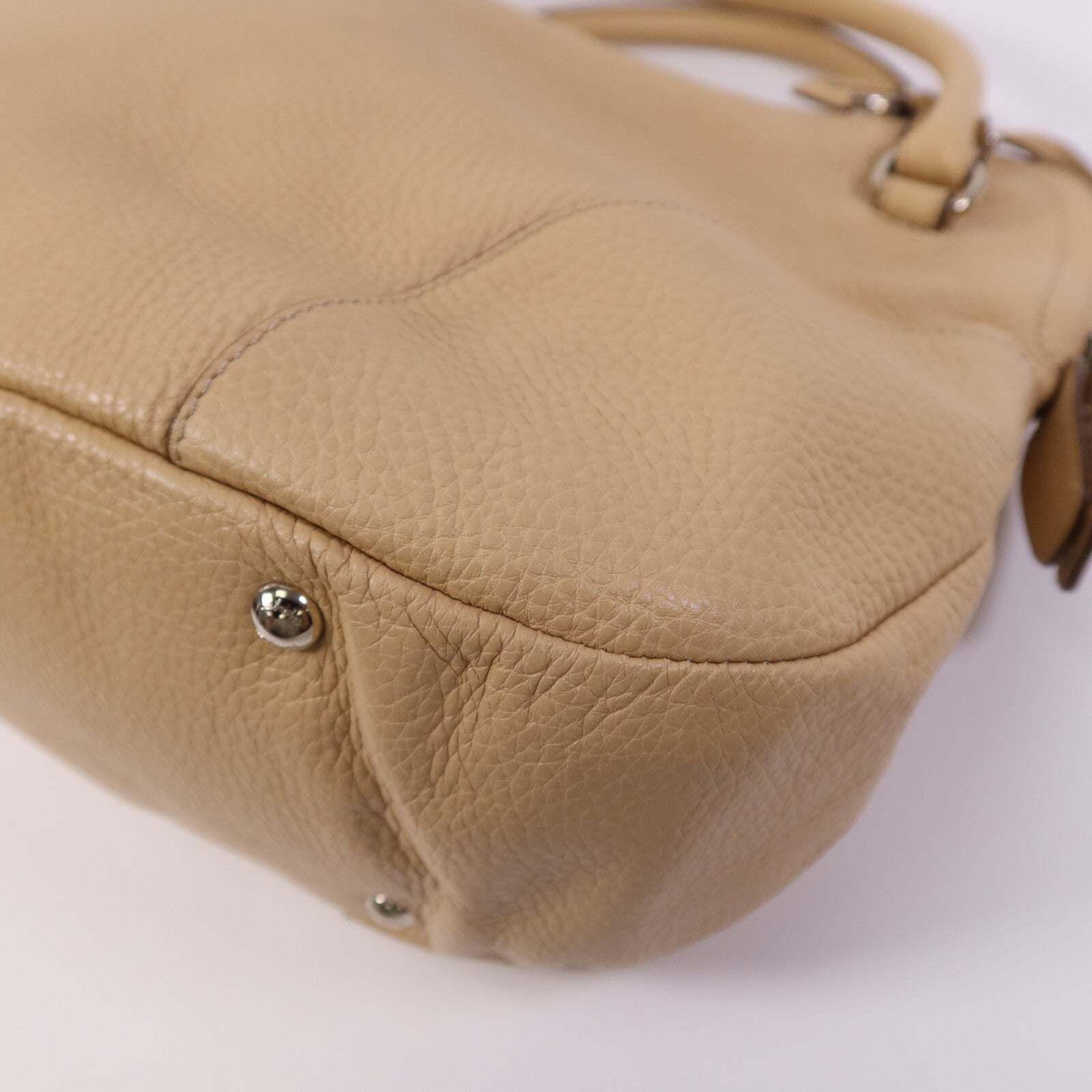 Salvatore Ferragamo 牛皮皮革Hand Bag銀扣手挽袋