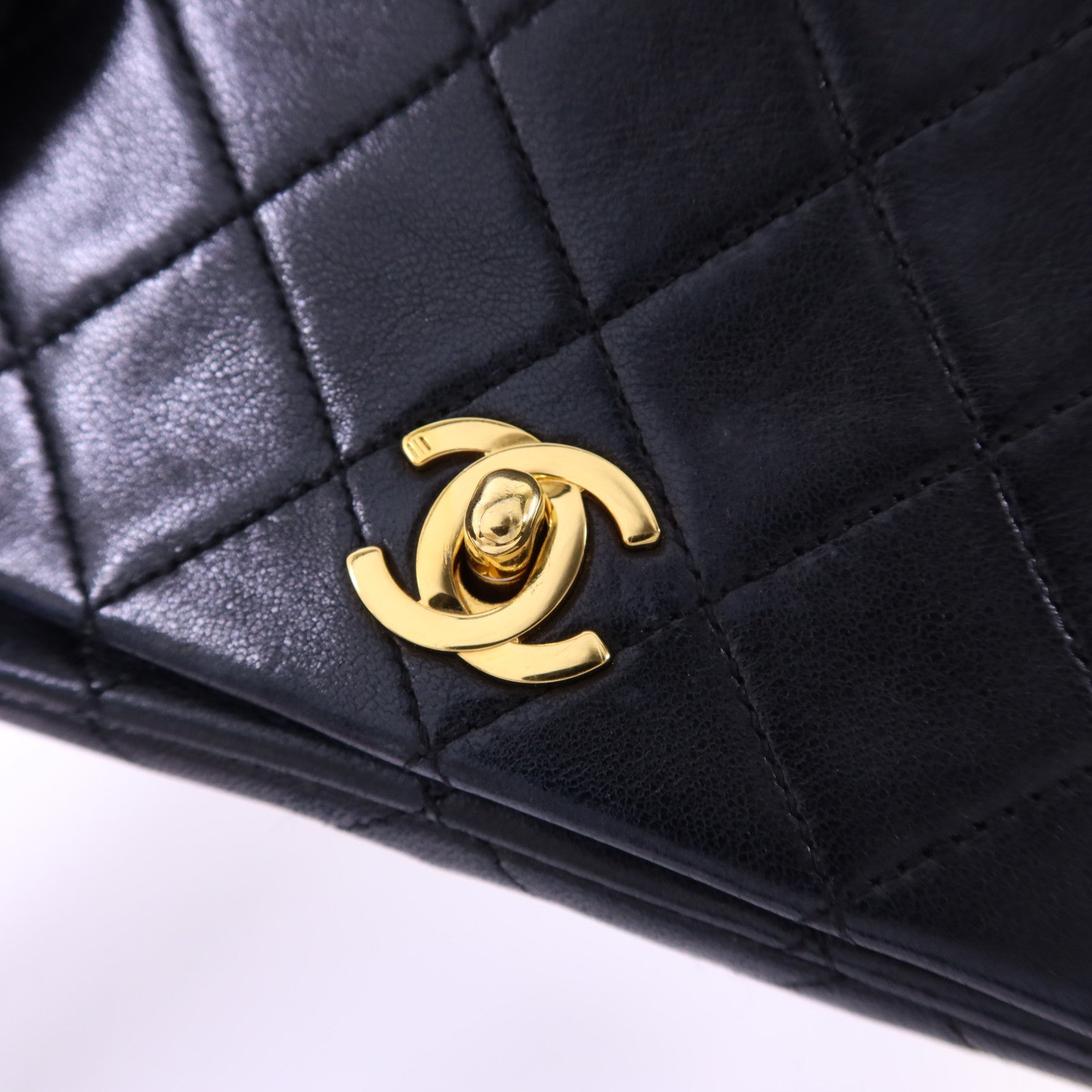 CHANEL 牛皮皮革Chain Shoulder Bag金扣鏈帶肩背袋