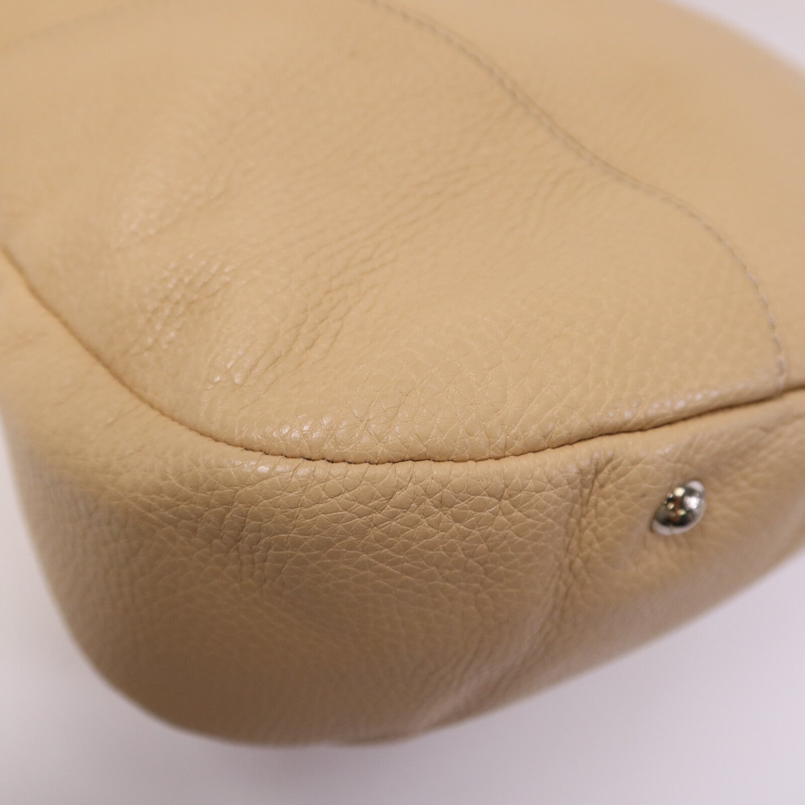 Salvatore Ferragamo 牛皮皮革Hand Bag銀扣手挽袋