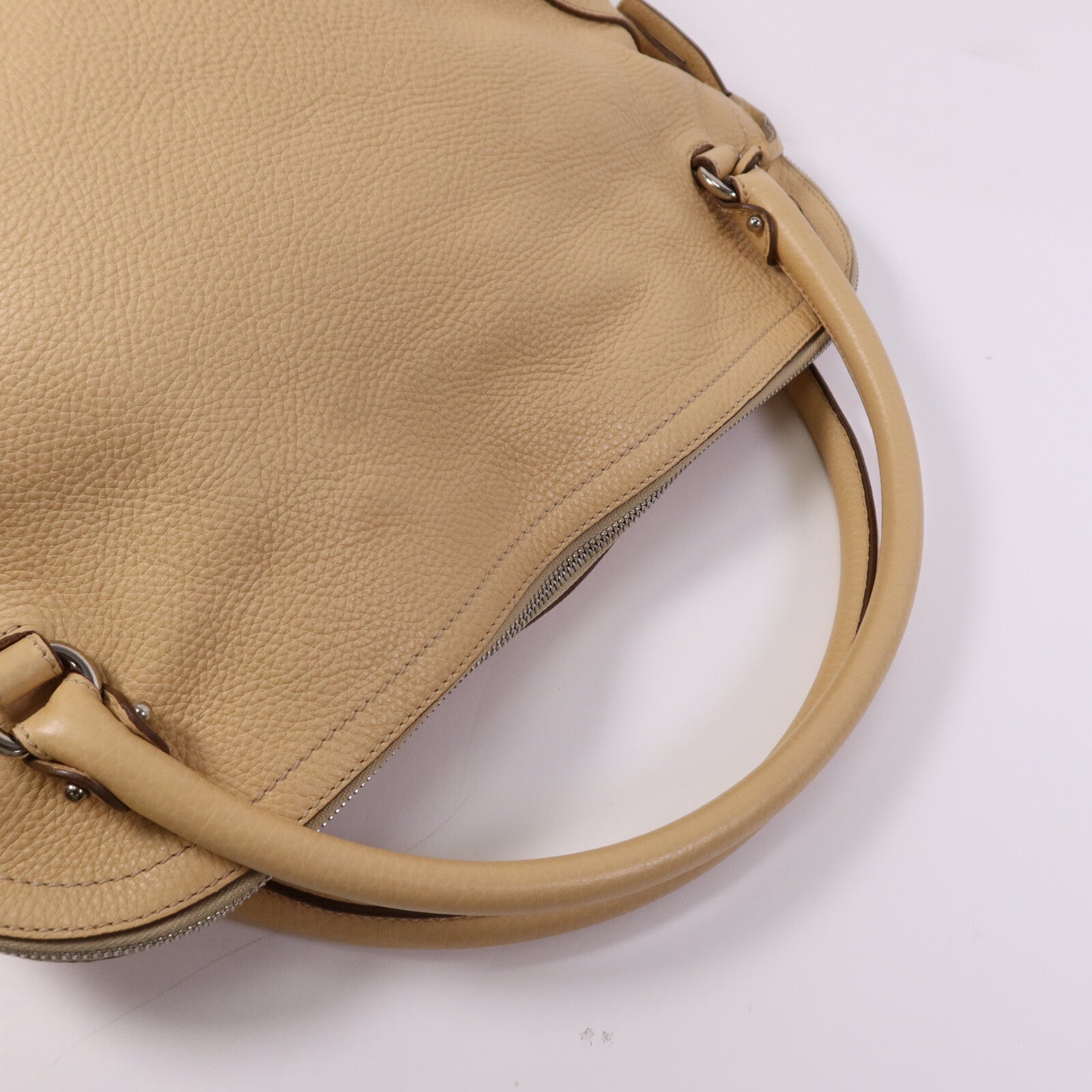 Salvatore Ferragamo 牛皮皮革Hand Bag銀扣手挽袋