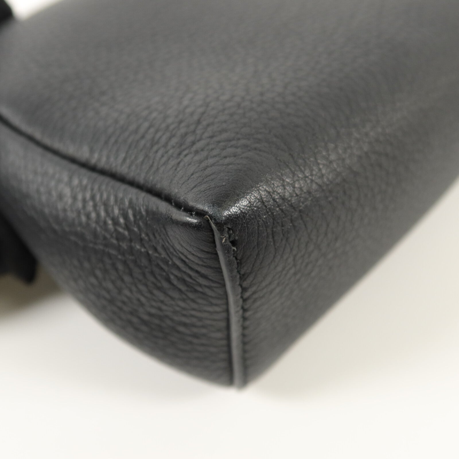 Loro Piana 牛皮皮革Extra Pocket L19肩背袋