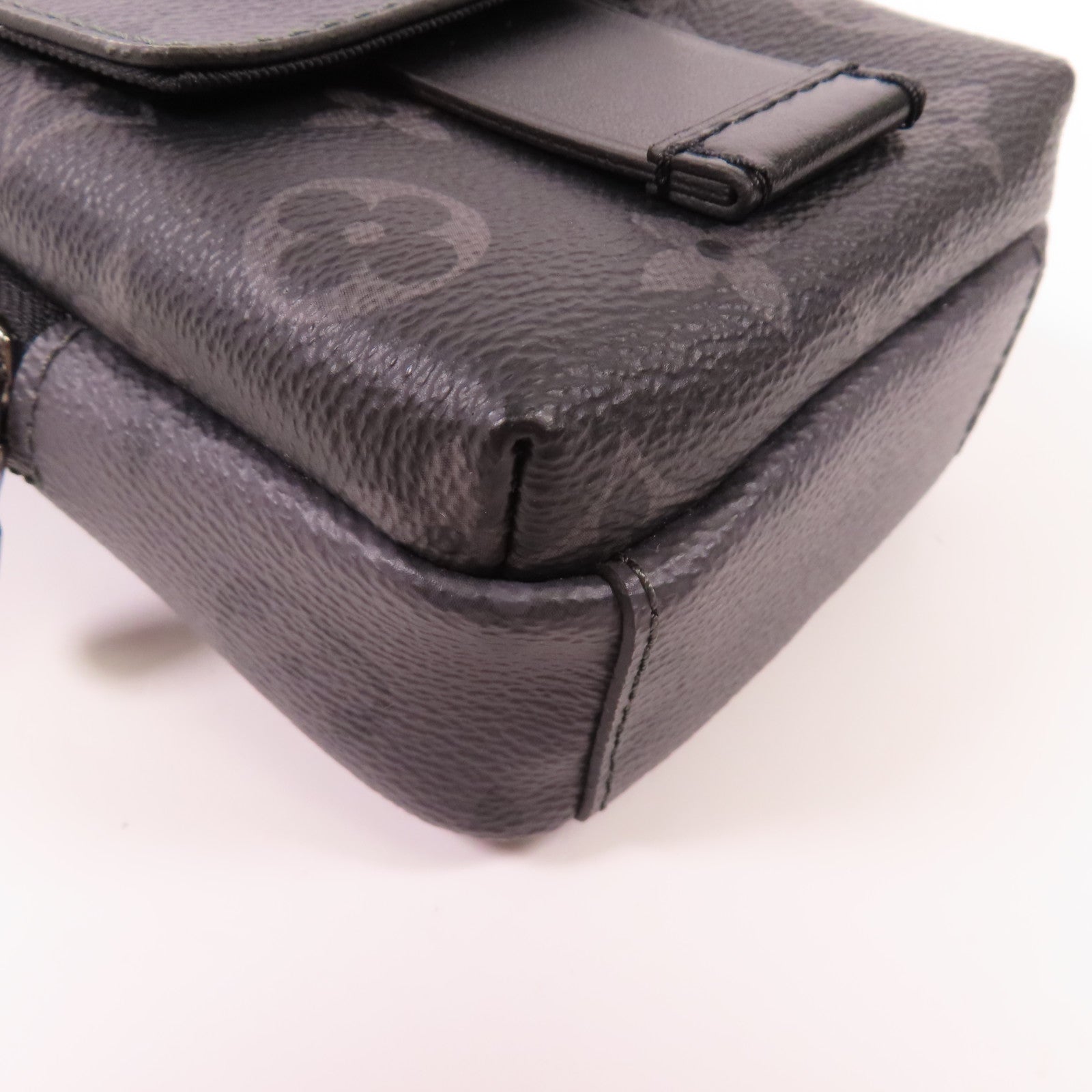LOUIS VUITTON Monogram Eclipse Reverse Double Phone Pouch NM銀扣肩背袋