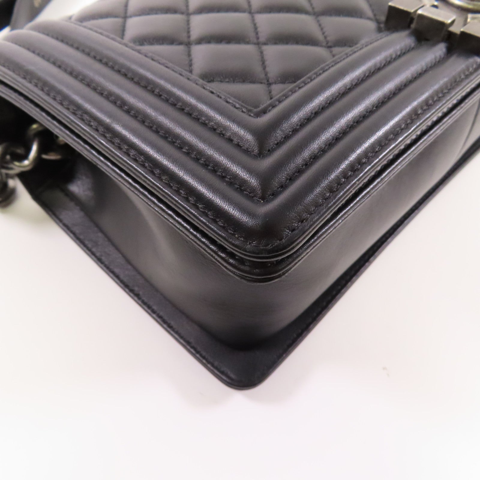 CHANEL 牛皮皮革Boy 25銀扣鏈帶肩背袋