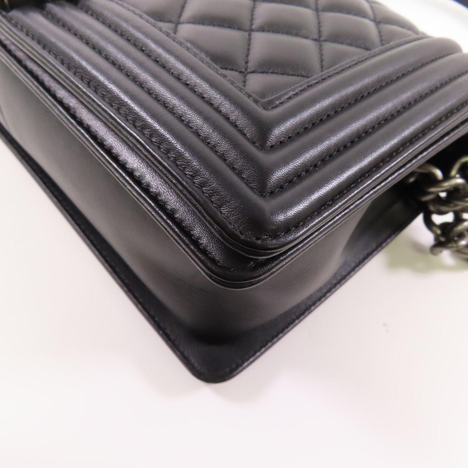 CHANEL 牛皮皮革Boy 25銀扣鏈帶肩背袋