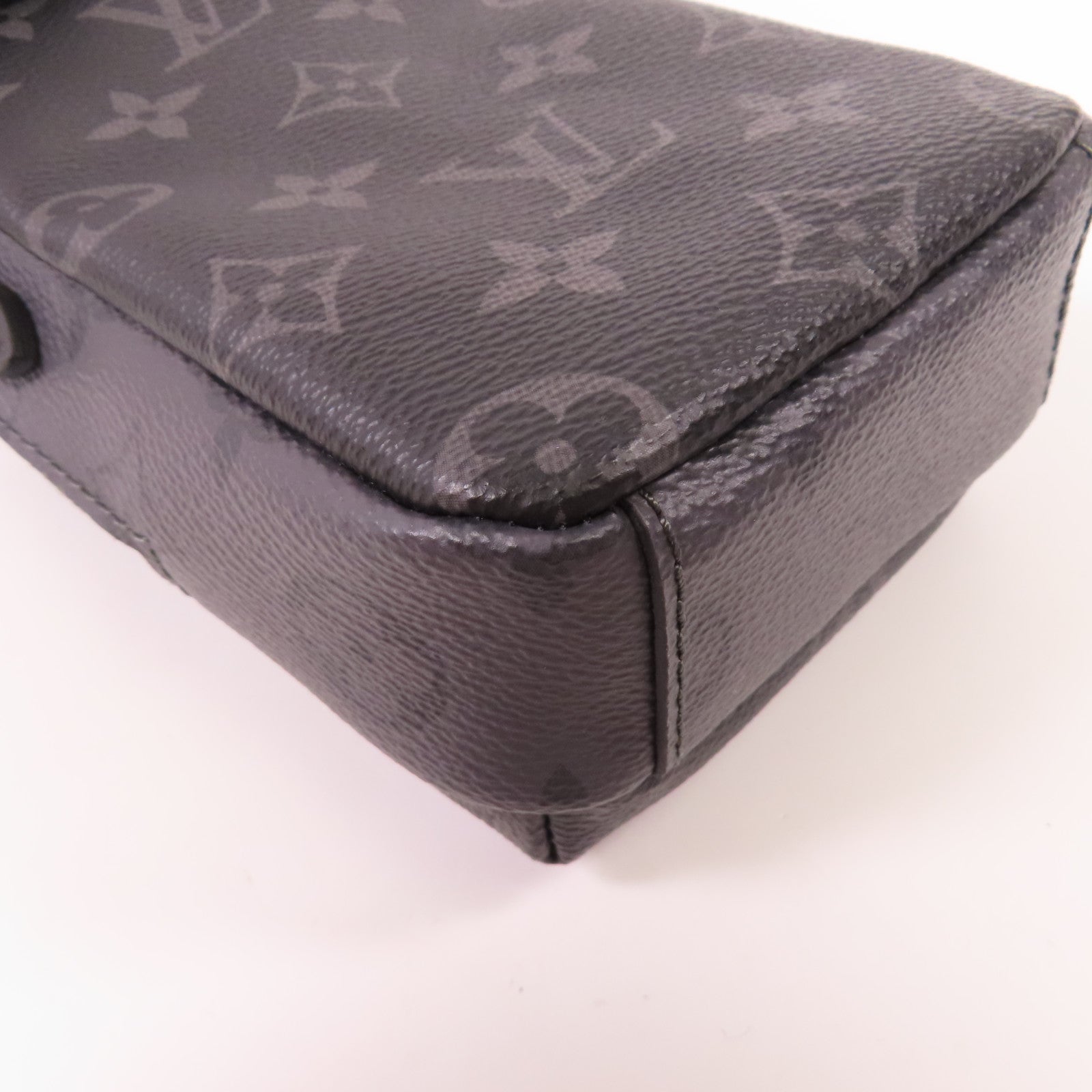 LOUIS VUITTON Monogram Eclipse Reverse Double Phone Pouch NM銀扣肩背袋
