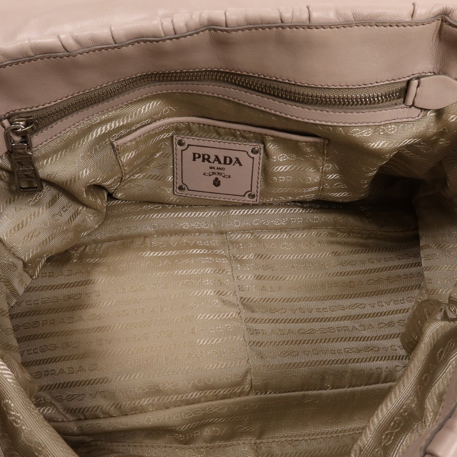PRADA 牛皮皮革Shoulder Bag銀扣鏈帶肩背袋