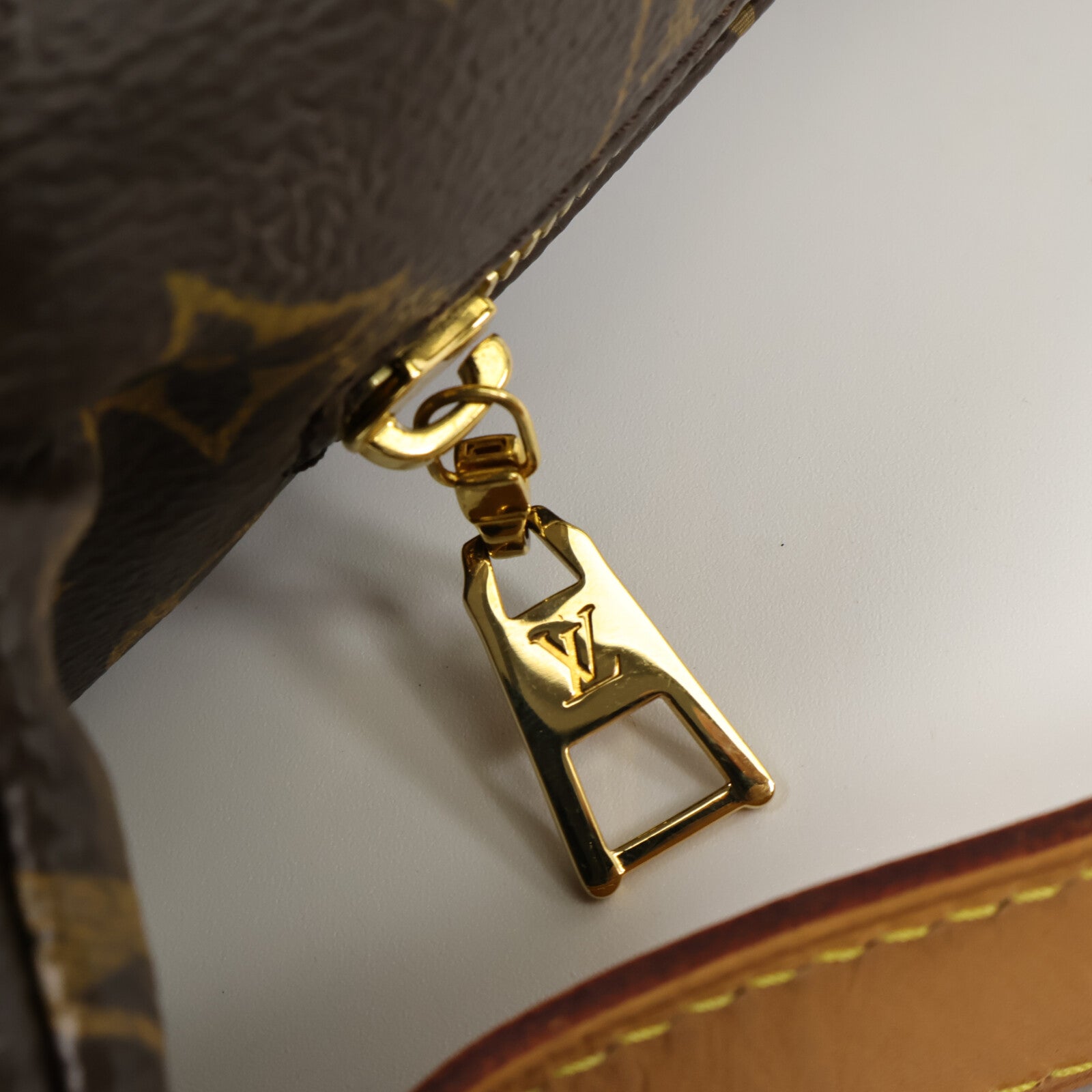LOUIS VUITTON Monogram Bum Bag腰包