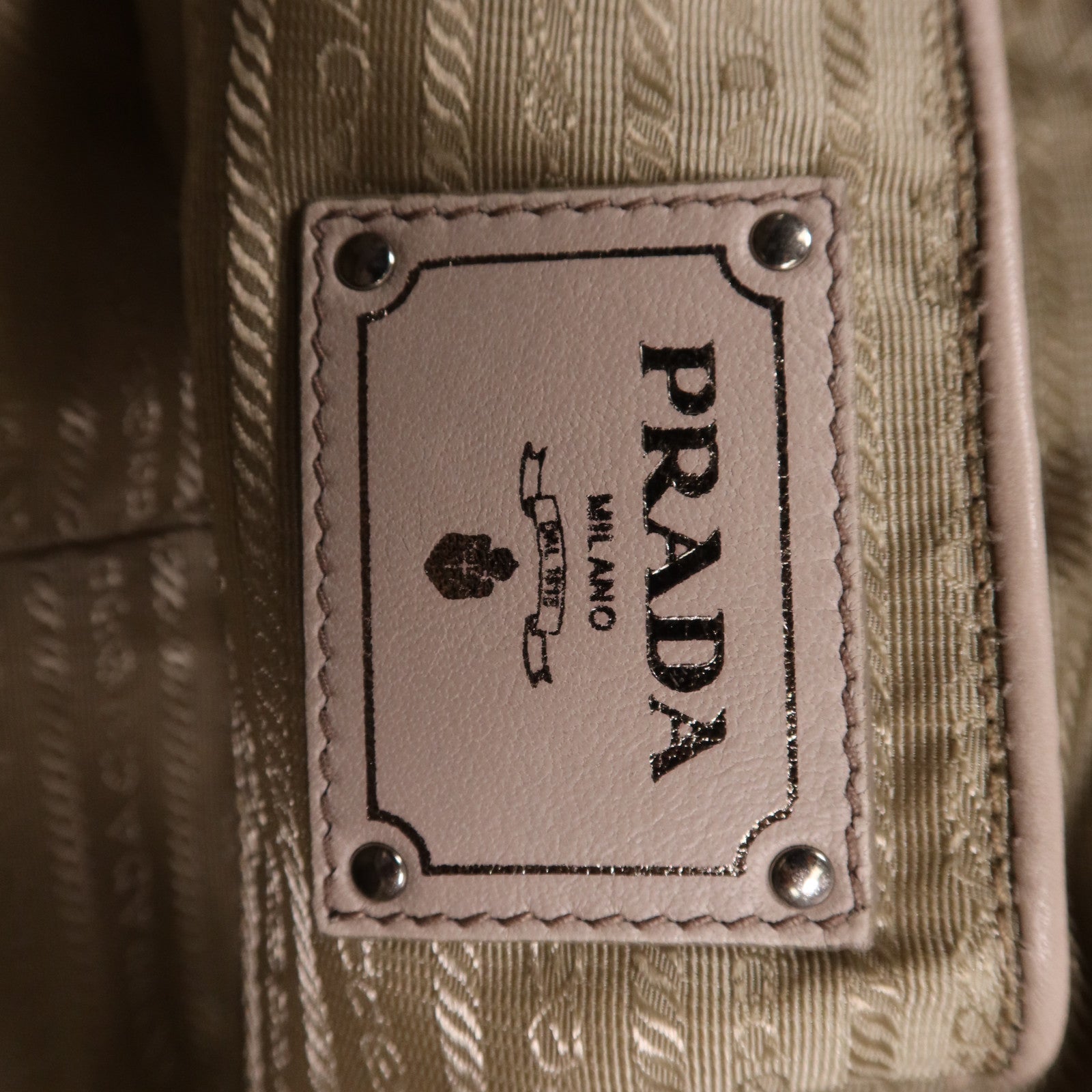 PRADA 牛皮皮革Shoulder Bag銀扣鏈帶肩背袋