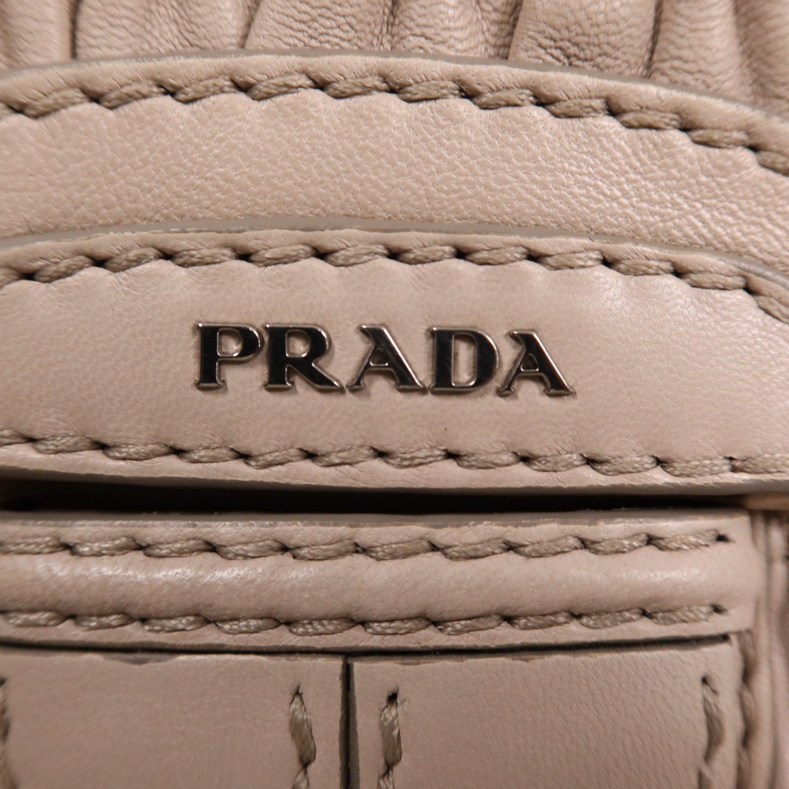 PRADA 牛皮皮革Shoulder Bag銀扣鏈帶肩背袋
