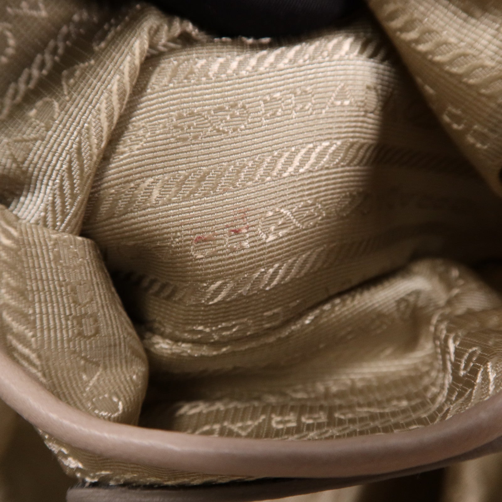 PRADA 牛皮皮革Shoulder Bag銀扣鏈帶肩背袋