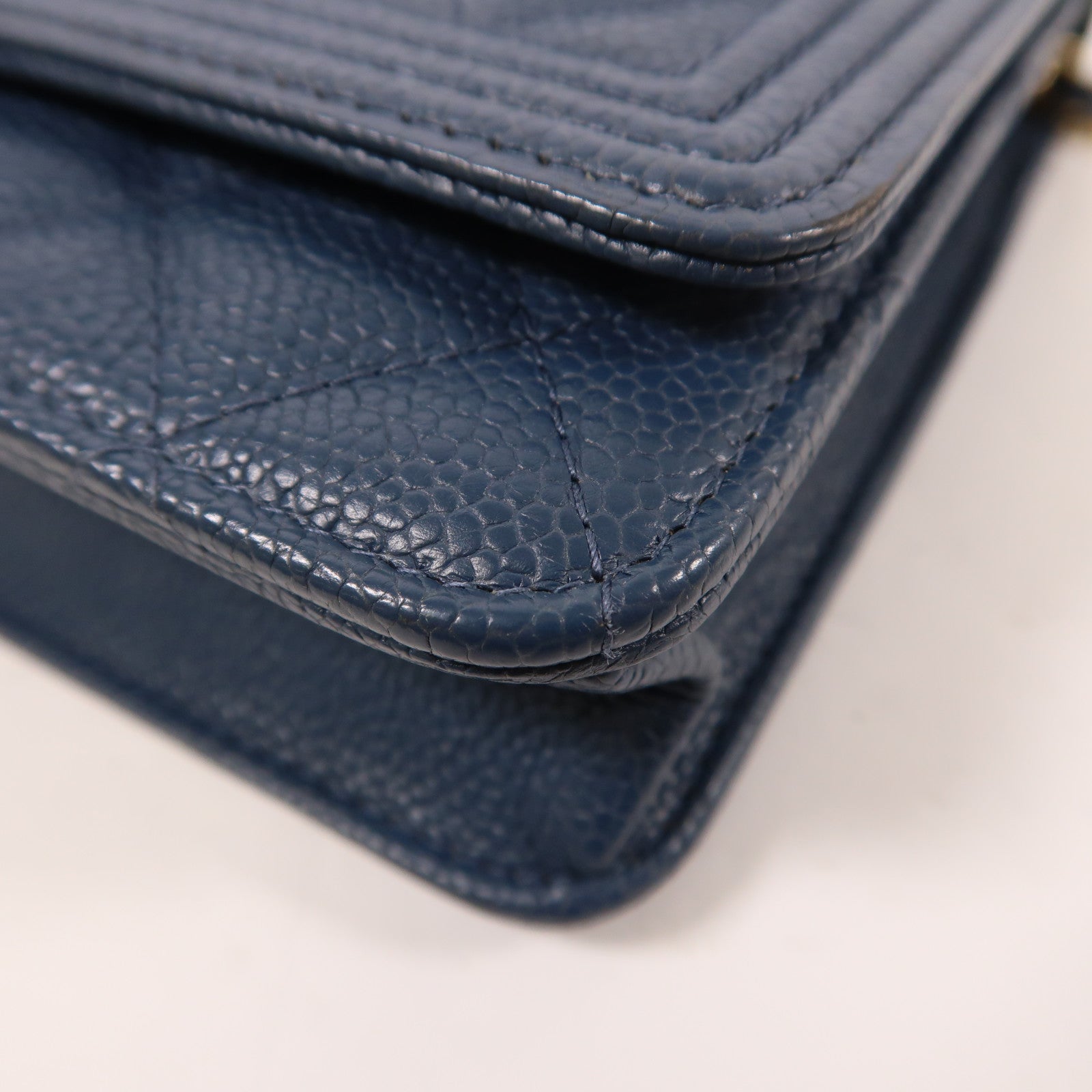 CHANEL 牛皮皮革Boy Wallet On Chain金扣鏈帶肩背袋