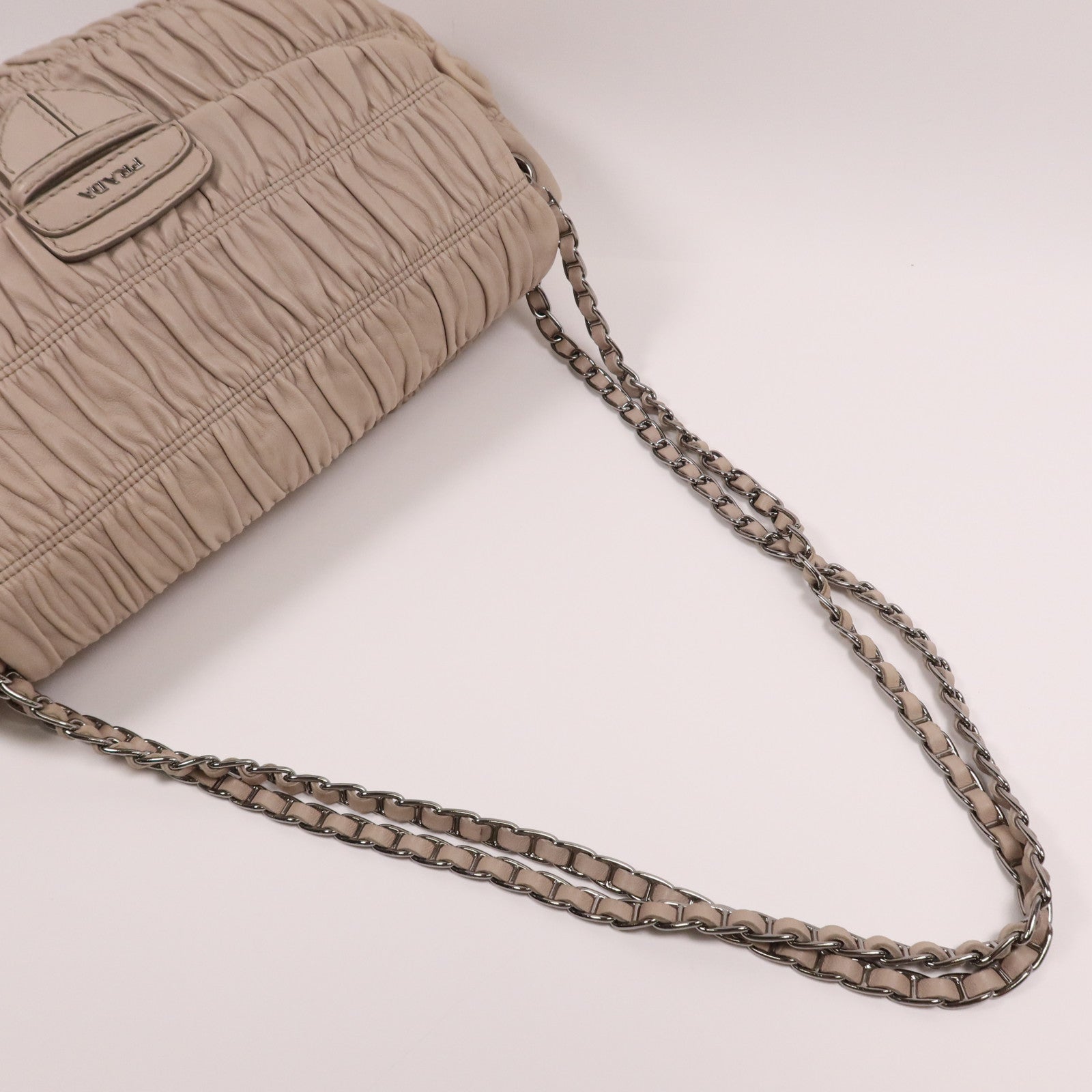 PRADA 牛皮皮革Shoulder Bag銀扣鏈帶肩背袋