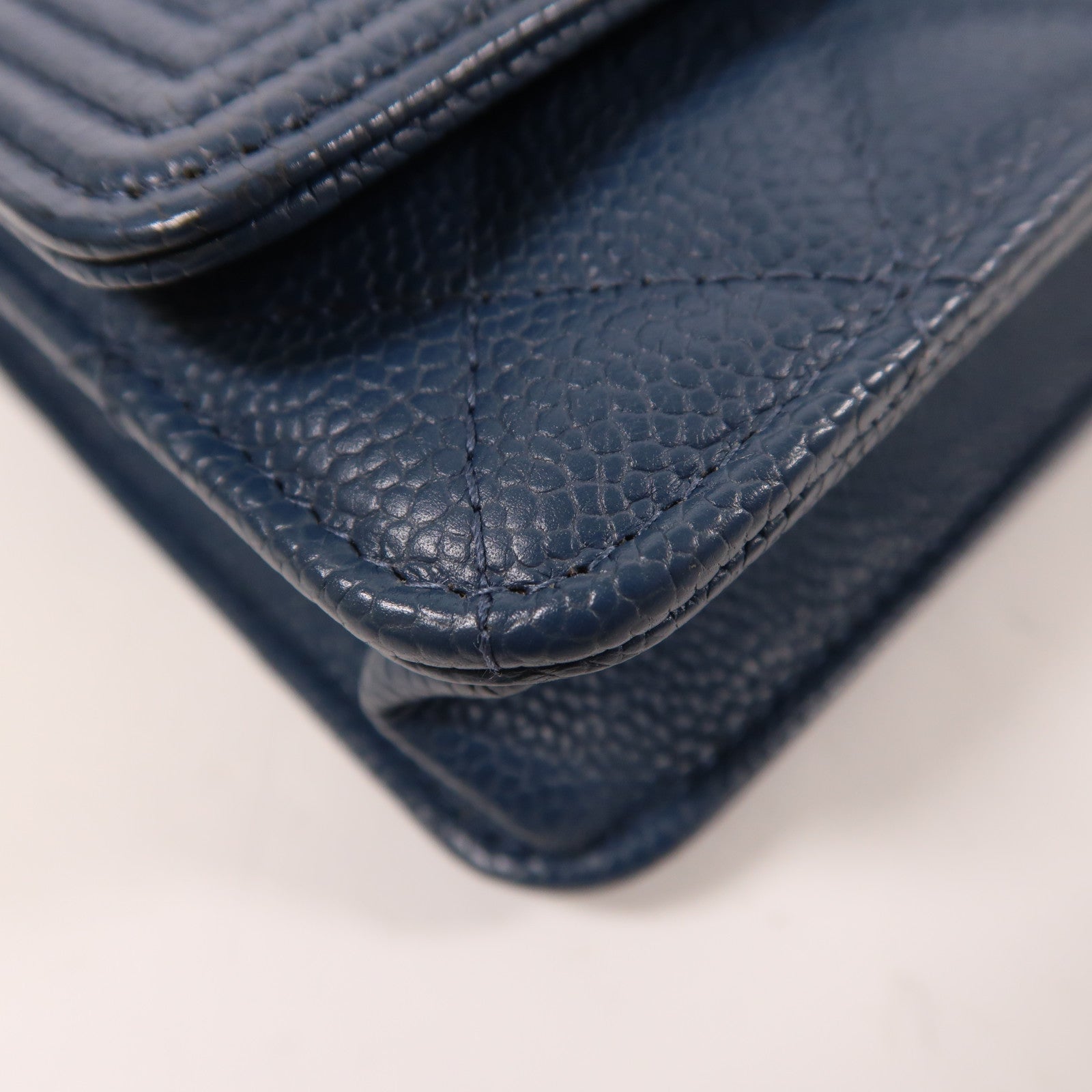 CHANEL 牛皮皮革Boy Wallet On Chain金扣鏈帶肩背袋