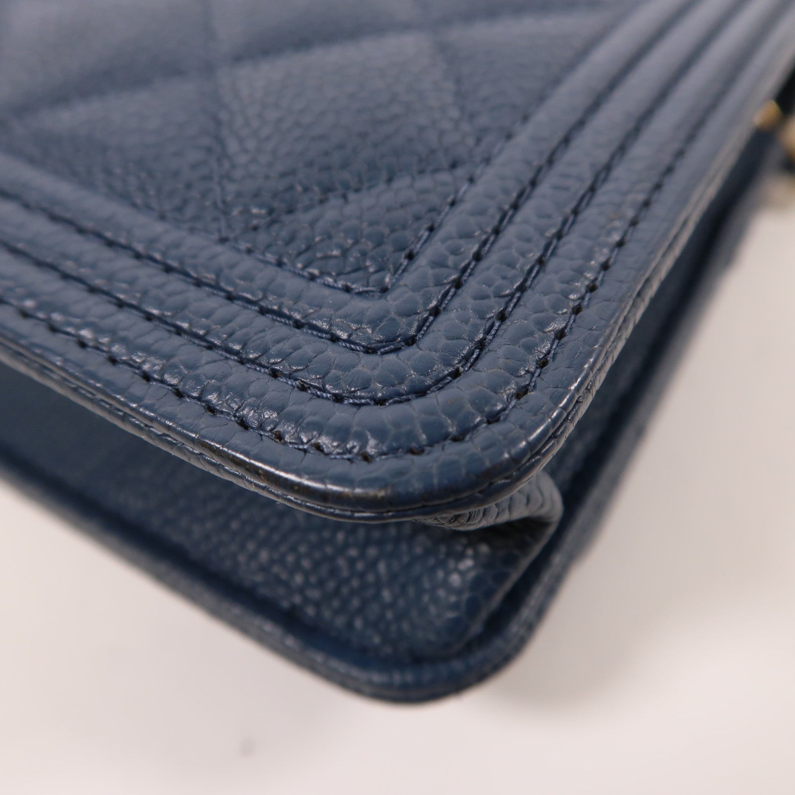 CHANEL 牛皮皮革Boy Wallet On Chain金扣鏈帶肩背袋