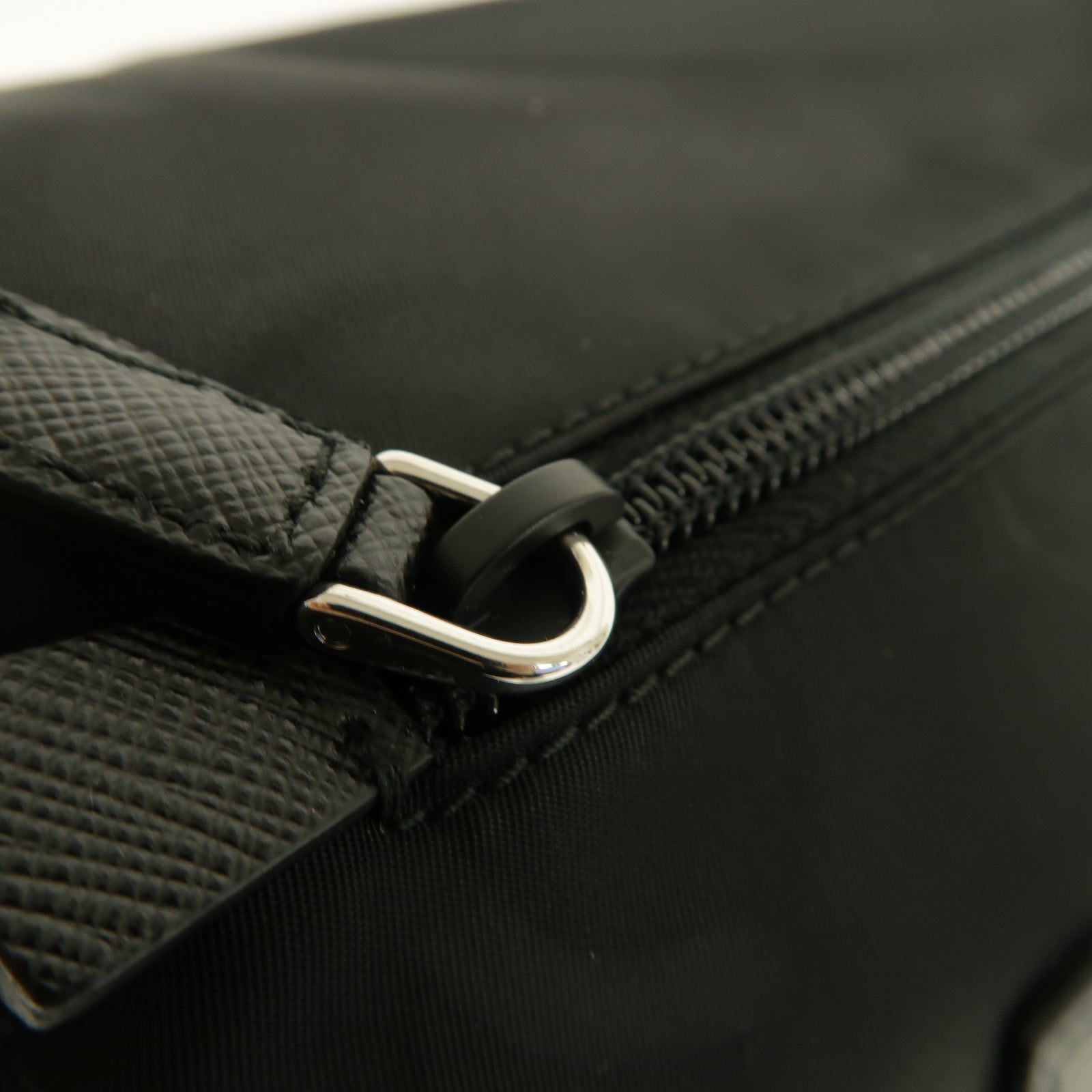 PRADA 尼龍Re-Nylon Shoulder Bag銀扣肩背袋黒色