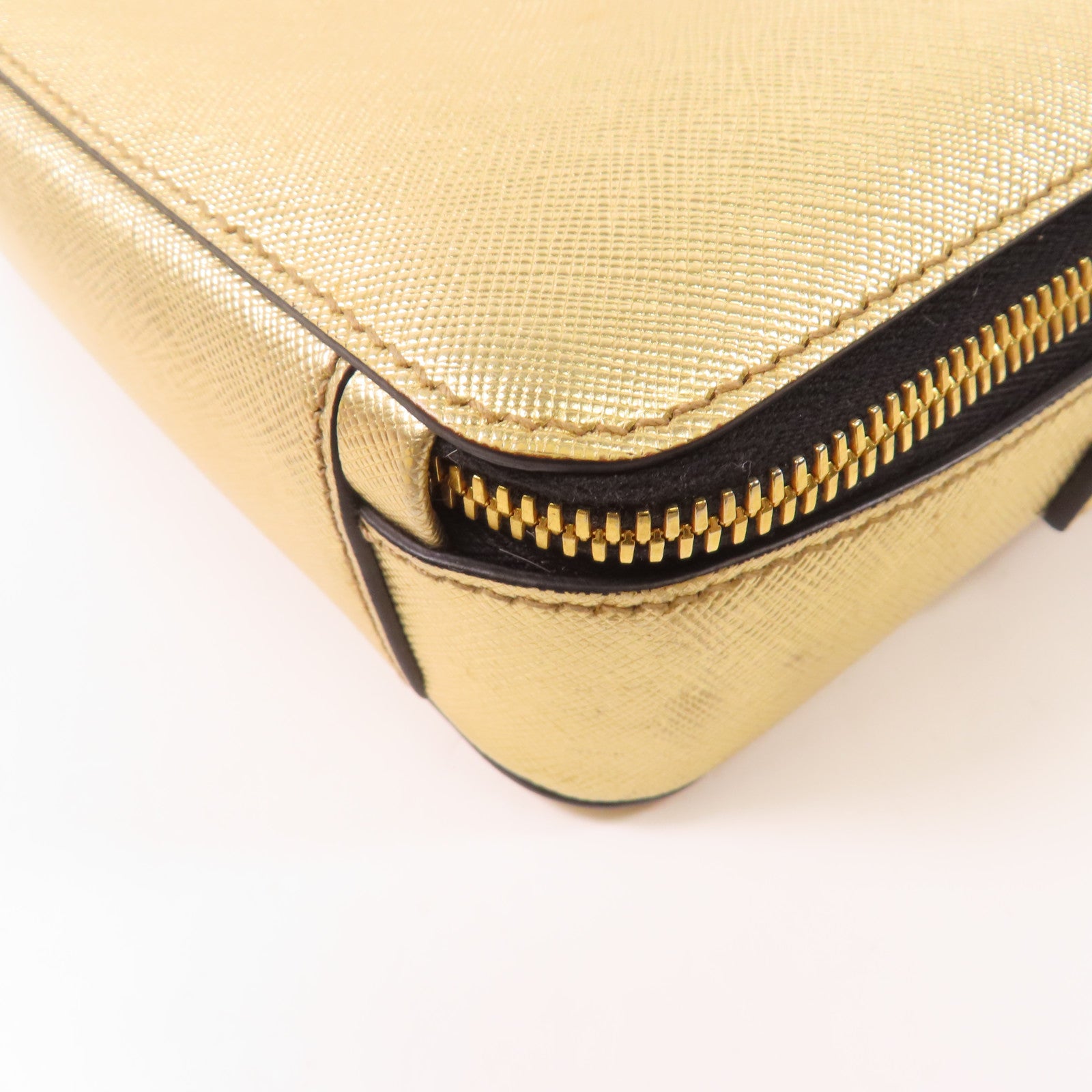 PRADA 牛皮皮革Brique Bag金扣肩背袋