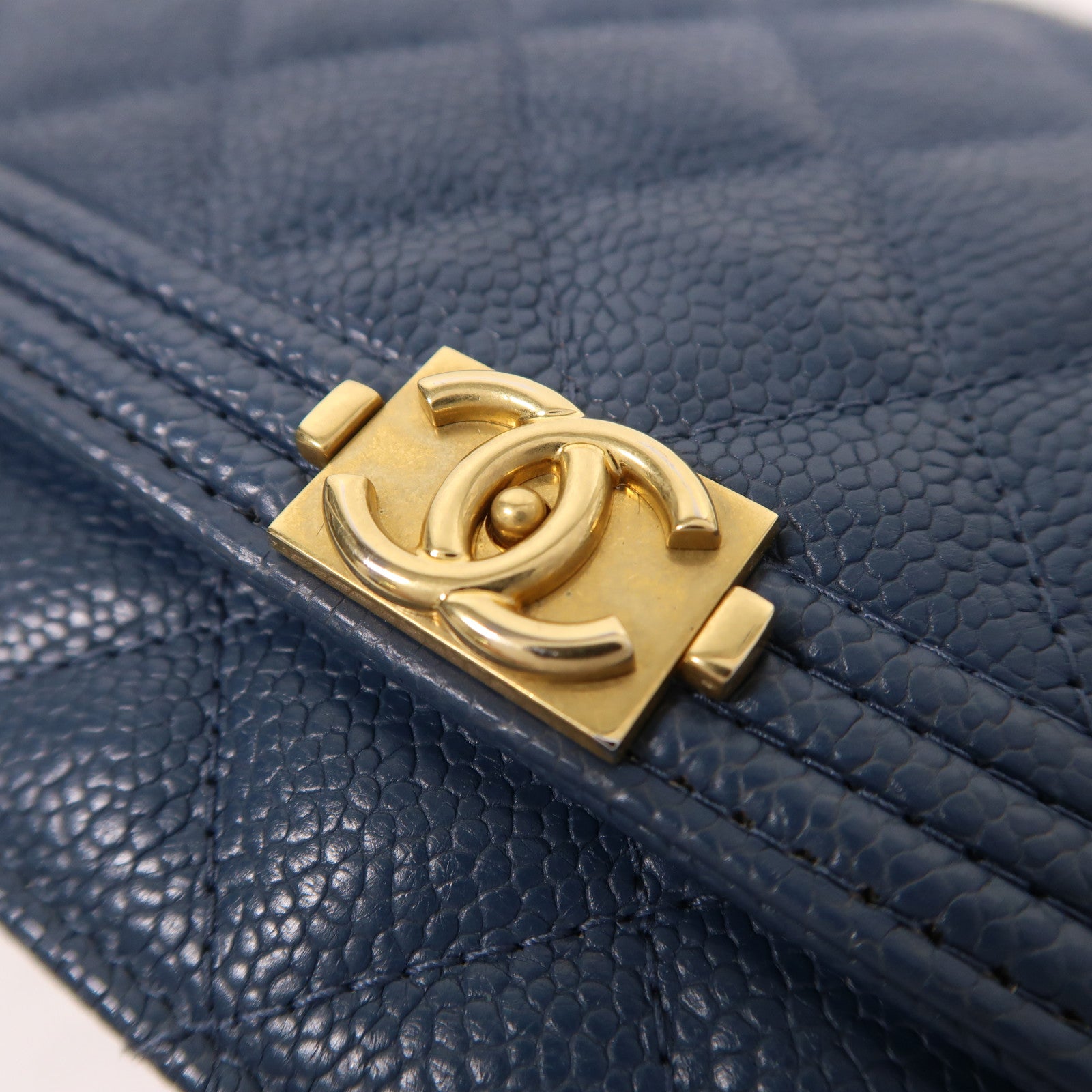 CHANEL 牛皮皮革Boy Wallet On Chain金扣鏈帶肩背袋