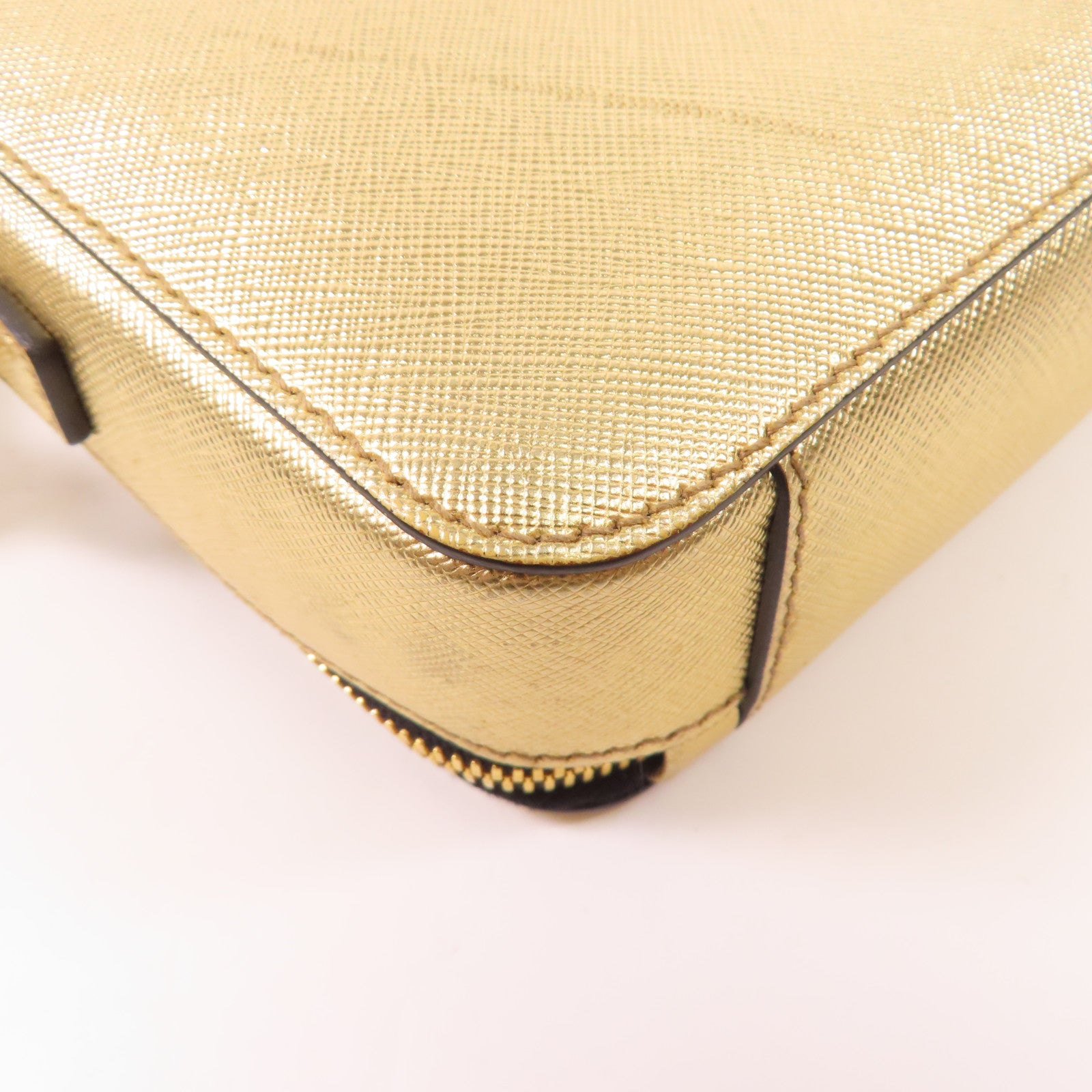 PRADA 牛皮皮革Brique Bag金扣肩背袋