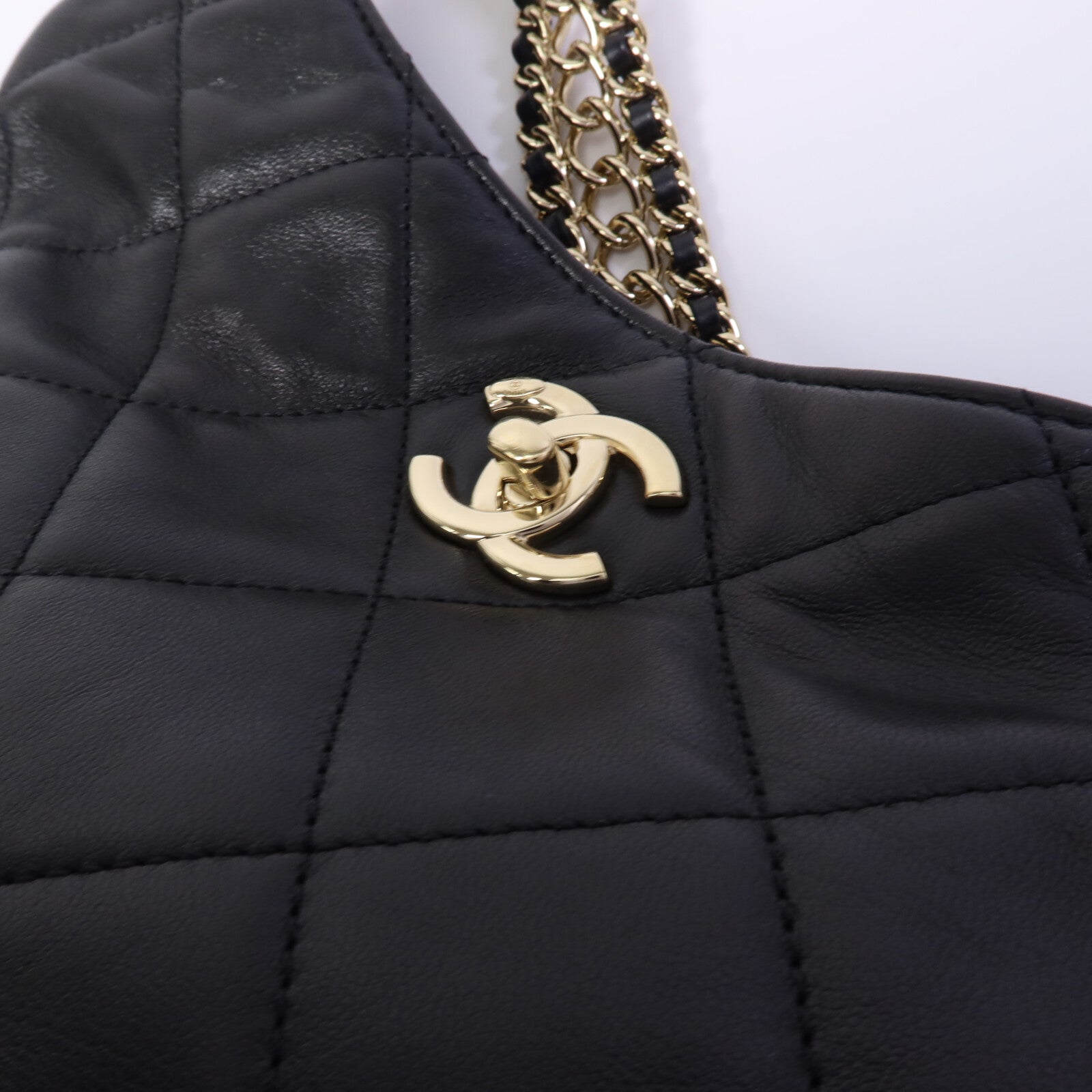 CHANEL 羊皮皮革22P Hobo肩背袋