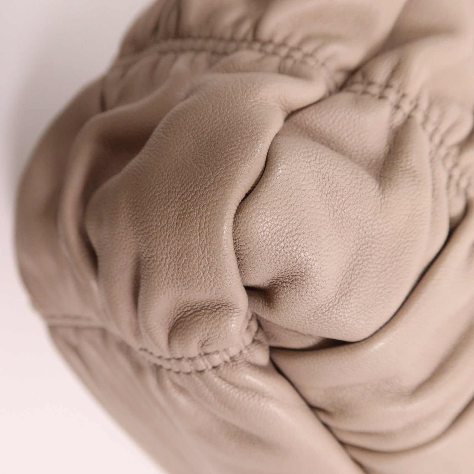 PRADA 牛皮皮革Shoulder Bag銀扣鏈帶肩背袋