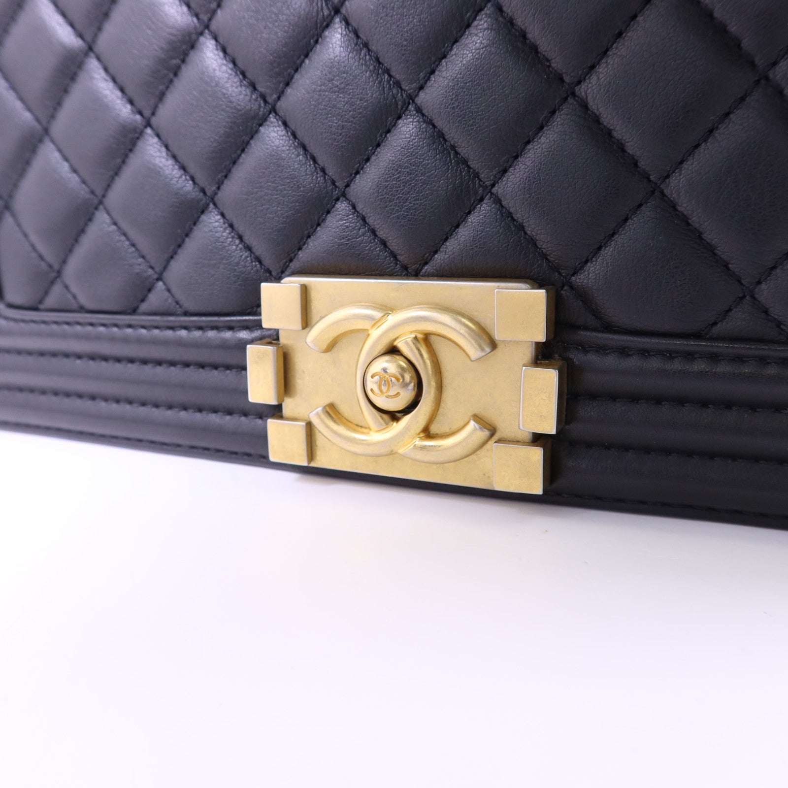 CHANEL 牛皮皮革Boy 25金扣鏈帶肩背袋
