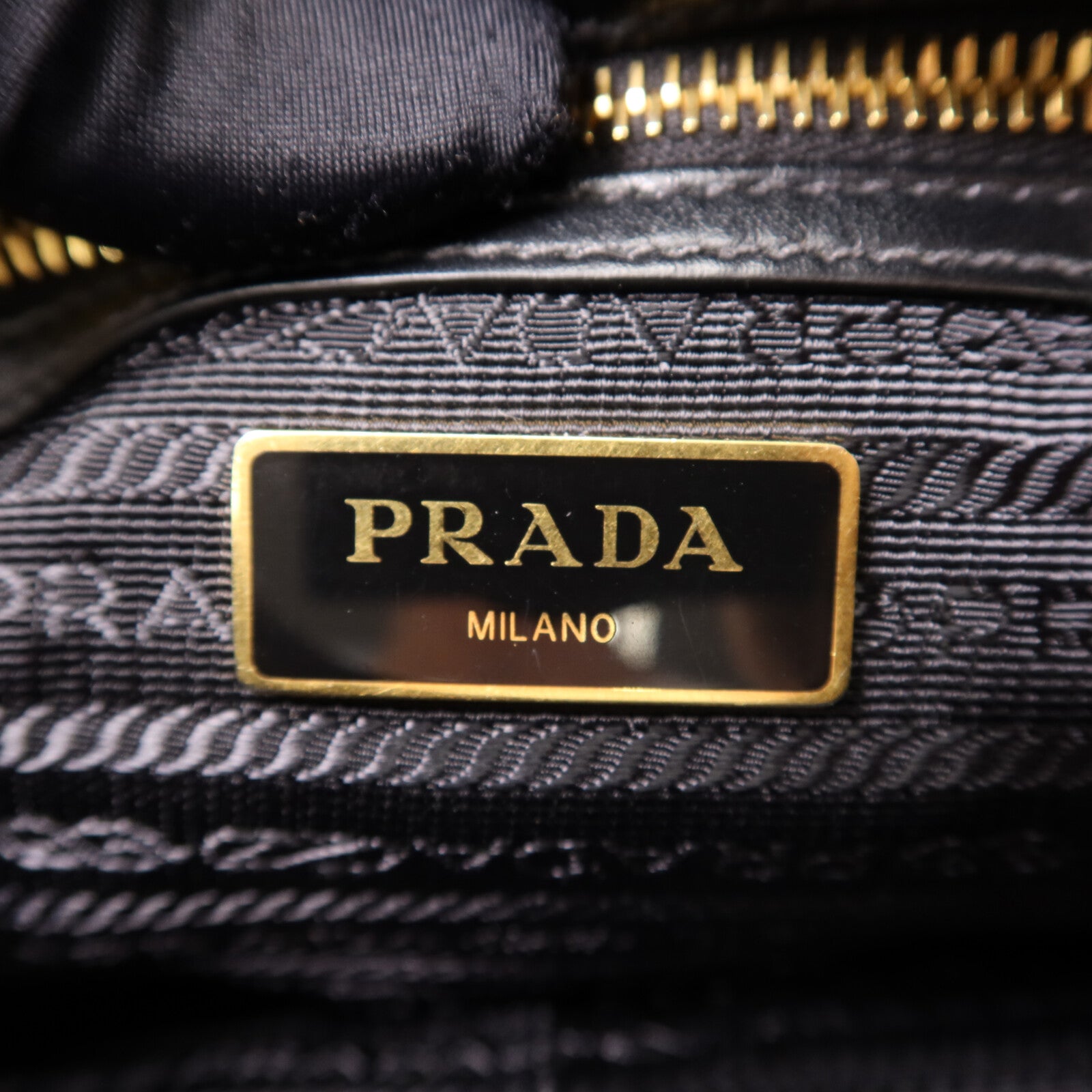 PRADA 尼龍Shoulder Bag金扣肩背袋