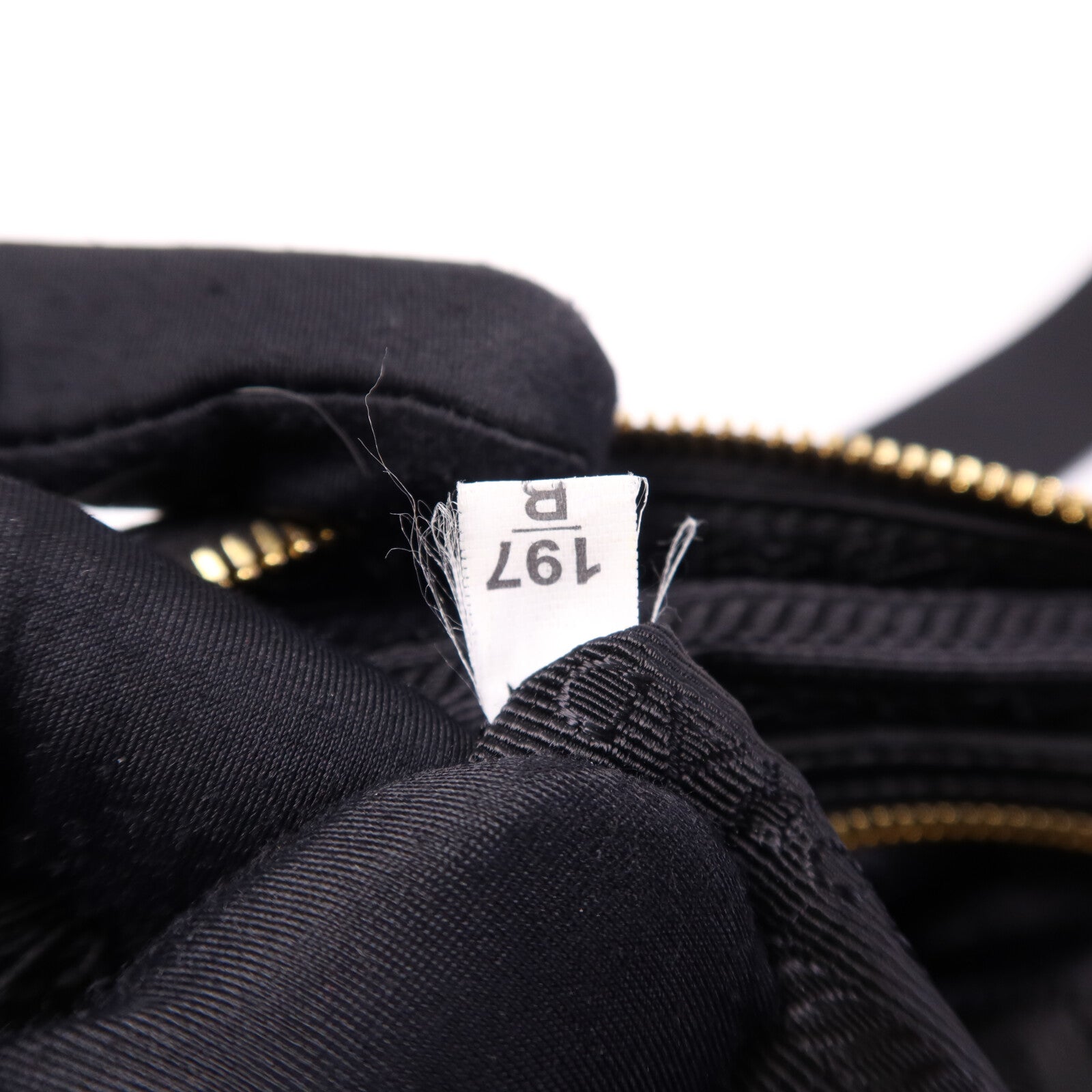 PRADA 尼龍Shoulder Bag金扣肩背袋