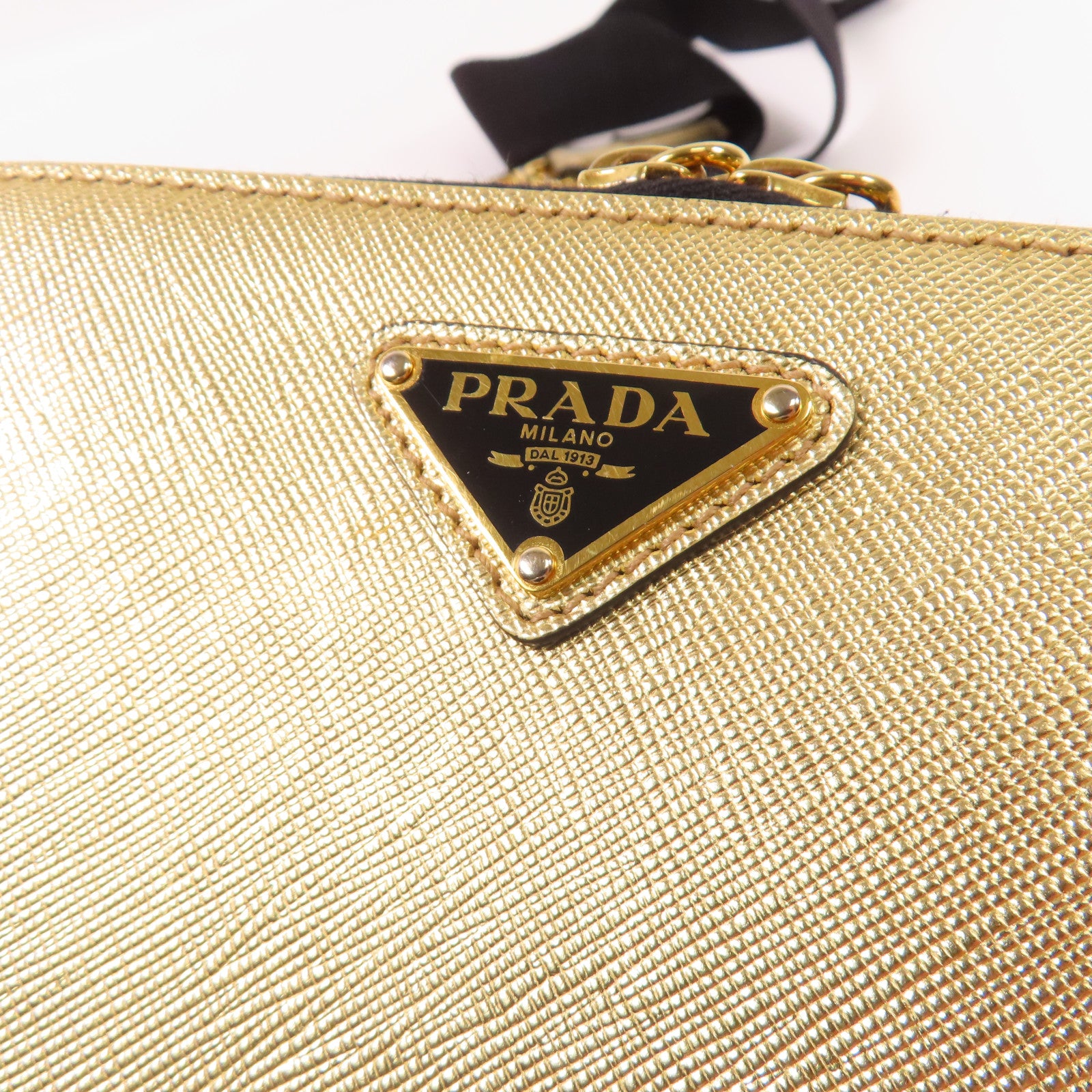 PRADA 牛皮皮革Brique Bag金扣肩背袋