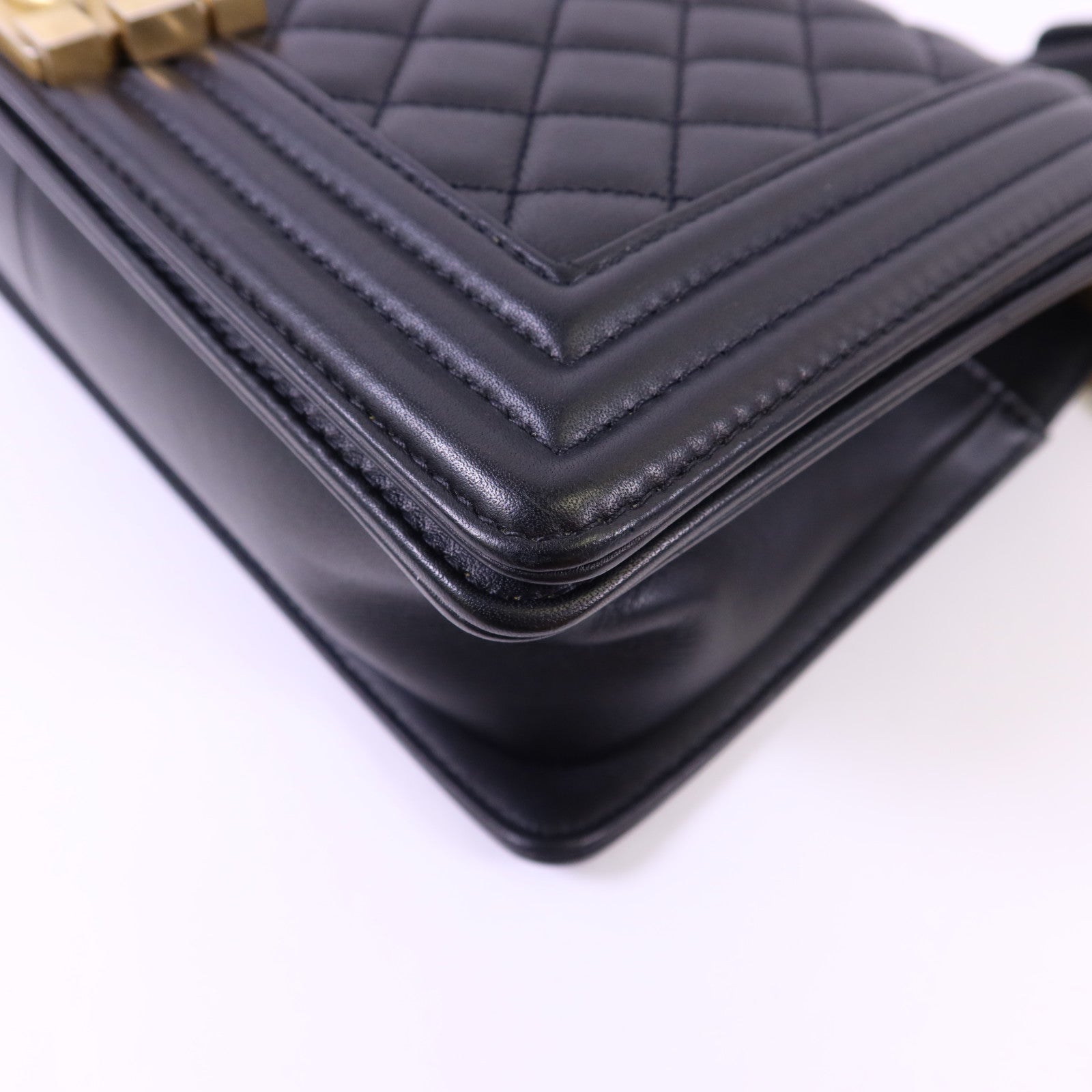 CHANEL 牛皮皮革Boy 25金扣鏈帶肩背袋