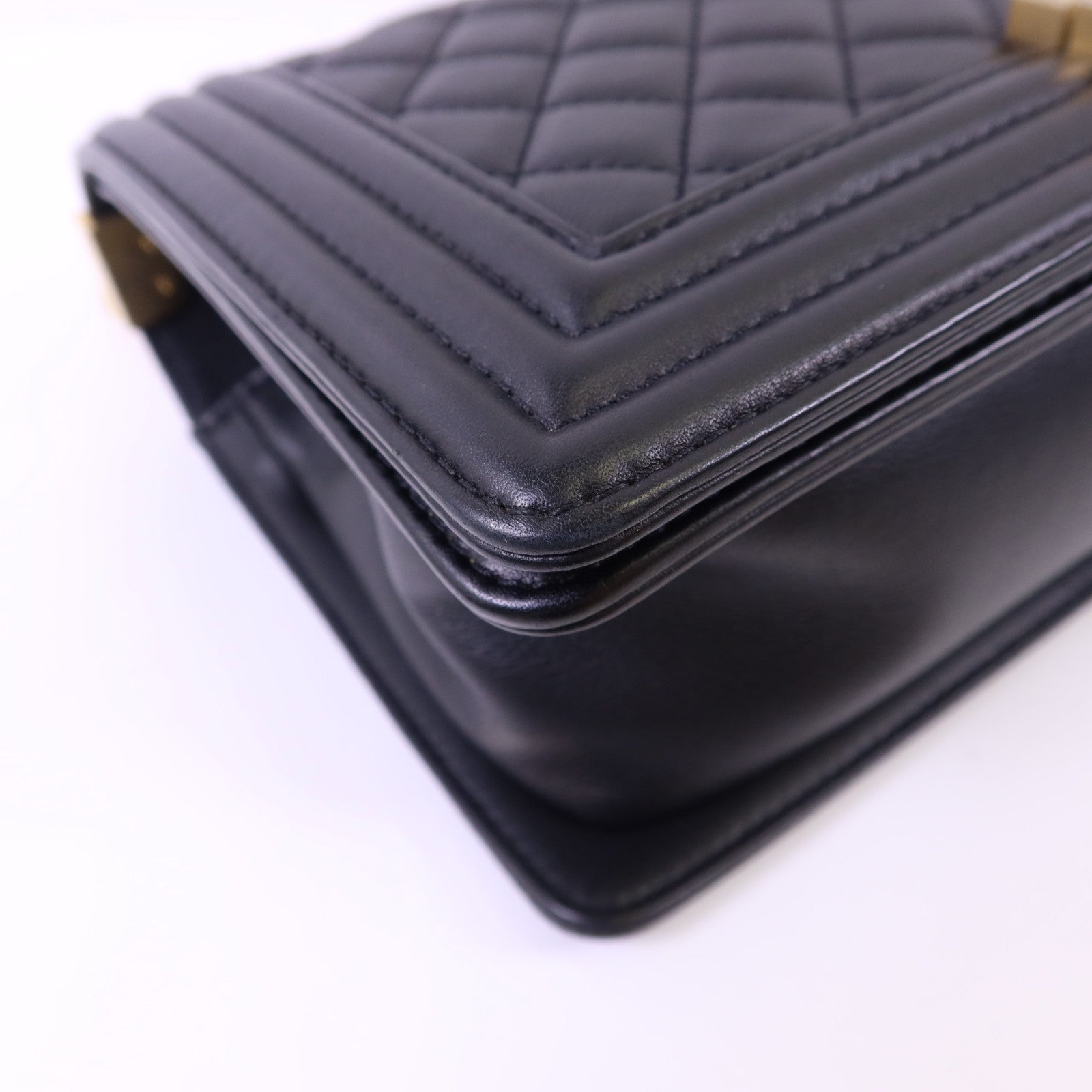 CHANEL 牛皮皮革Boy 25金扣鏈帶肩背袋
