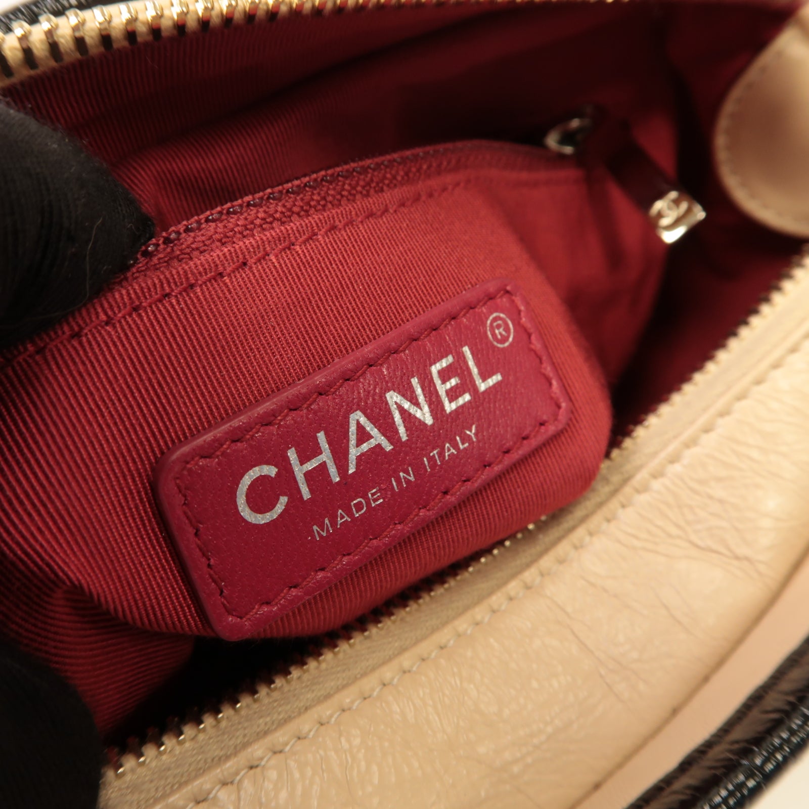 CHANEL **【激減優惠】菱格牛皮皮革Small Gabrielle Hobo金扣/銀扣鏈帶肩背袋米色/黑色
