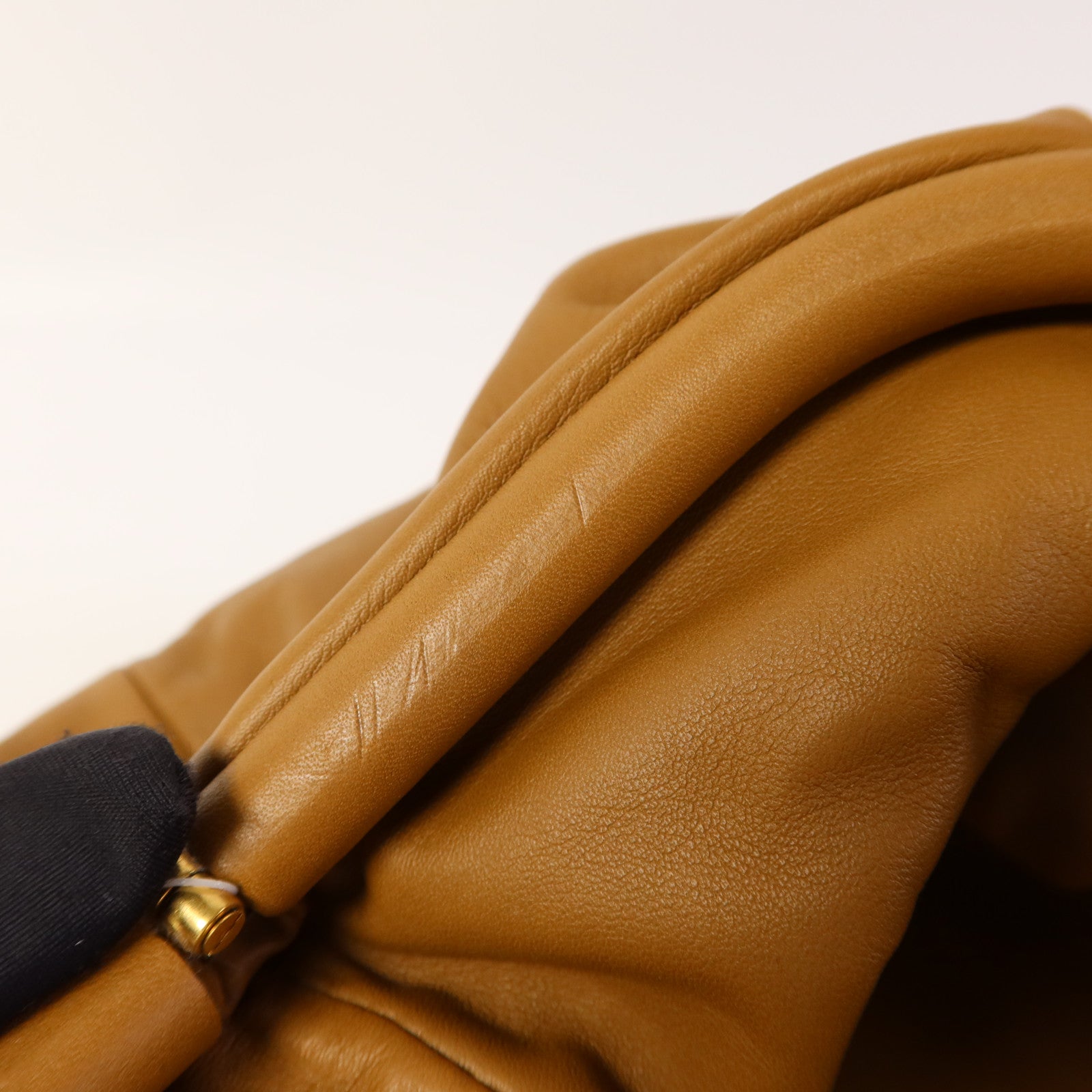 BOTTEGA VENETA 牛皮皮革Pouch Clutch Bag金扣手拿包