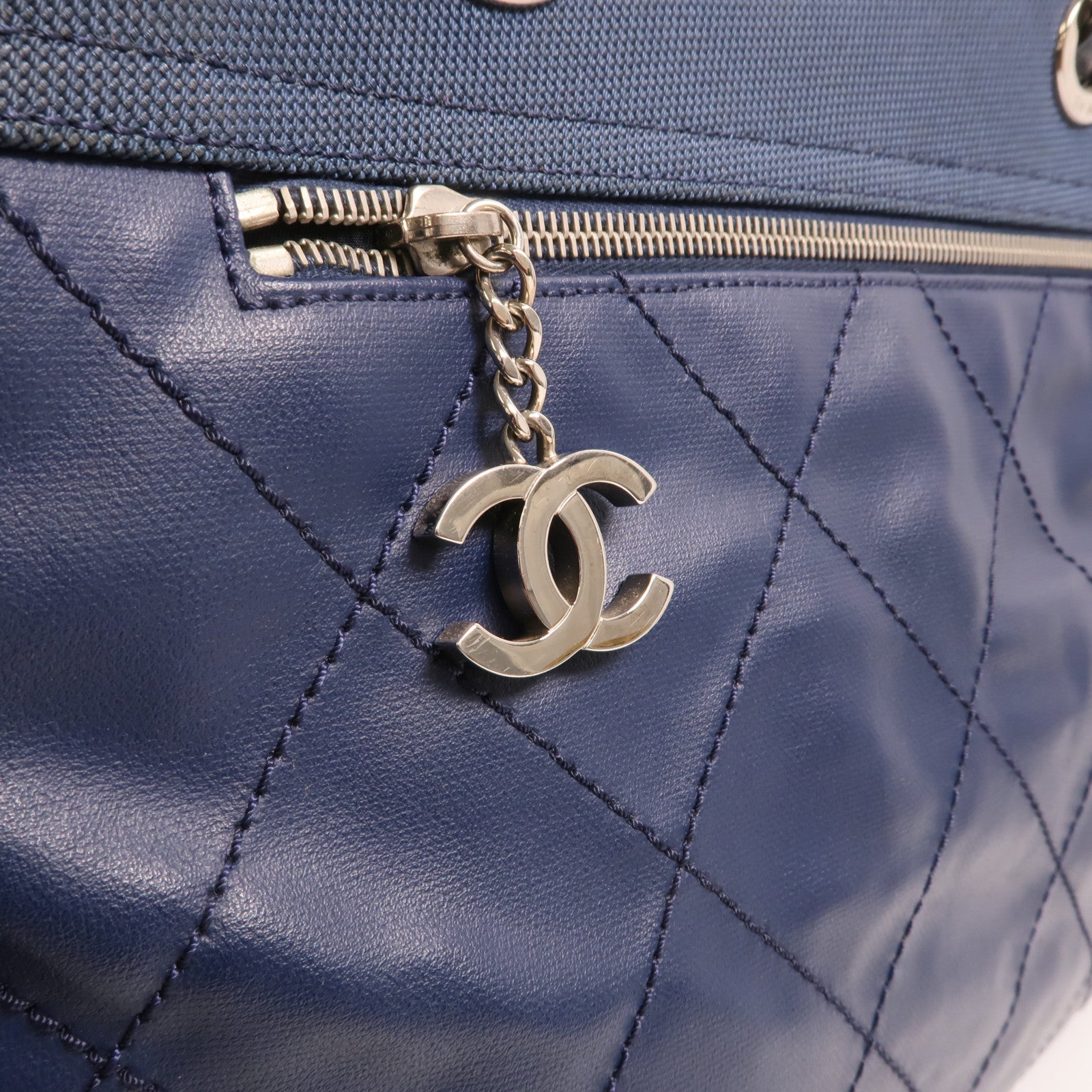 CHANEL 塗層帆布Paris Biarritz Tote銀扣手挽袋