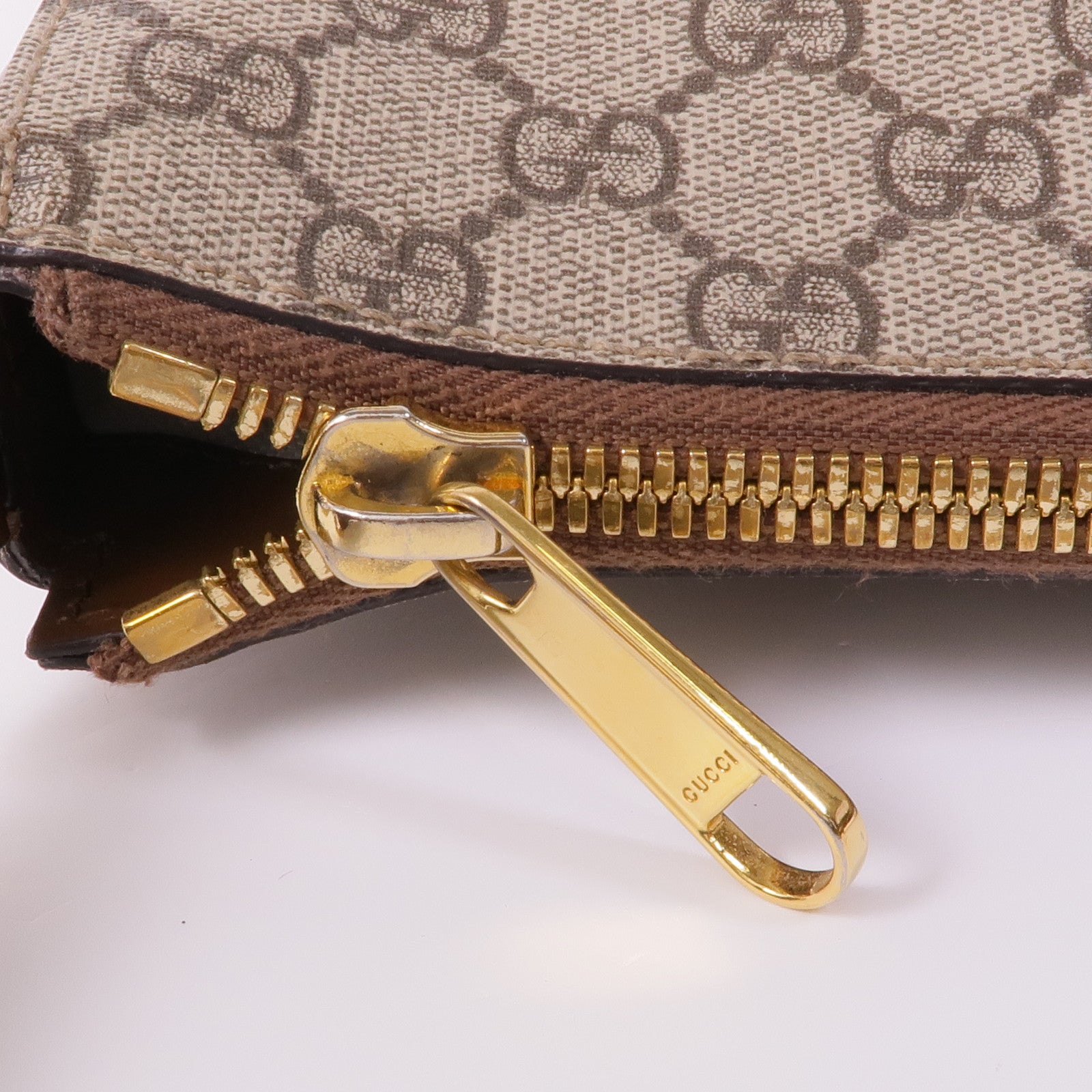 GUCCI 塗層帆布GG Supreme Messenger Bag金扣肩背袋