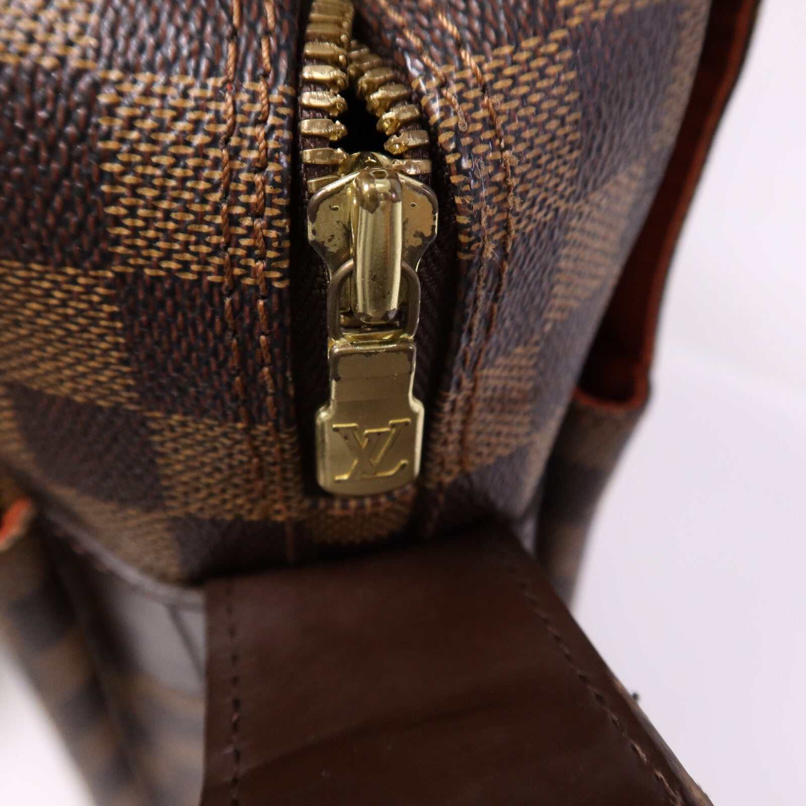LOUIS VUITTON 【激減優惠】Damier Naviglio金扣肩背袋