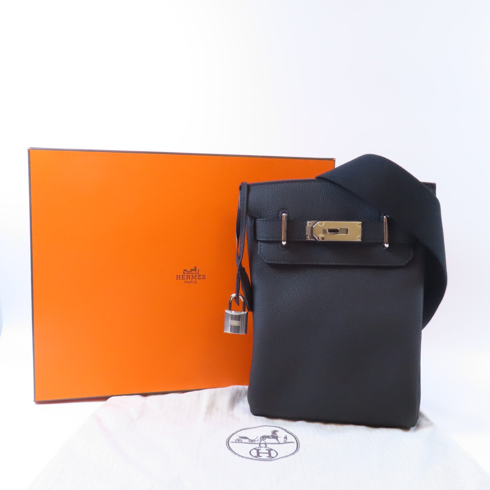 HERMES 【激減優惠】Togo皮革Hac a Dos PM銀扣肩背袋Noir/黑色
