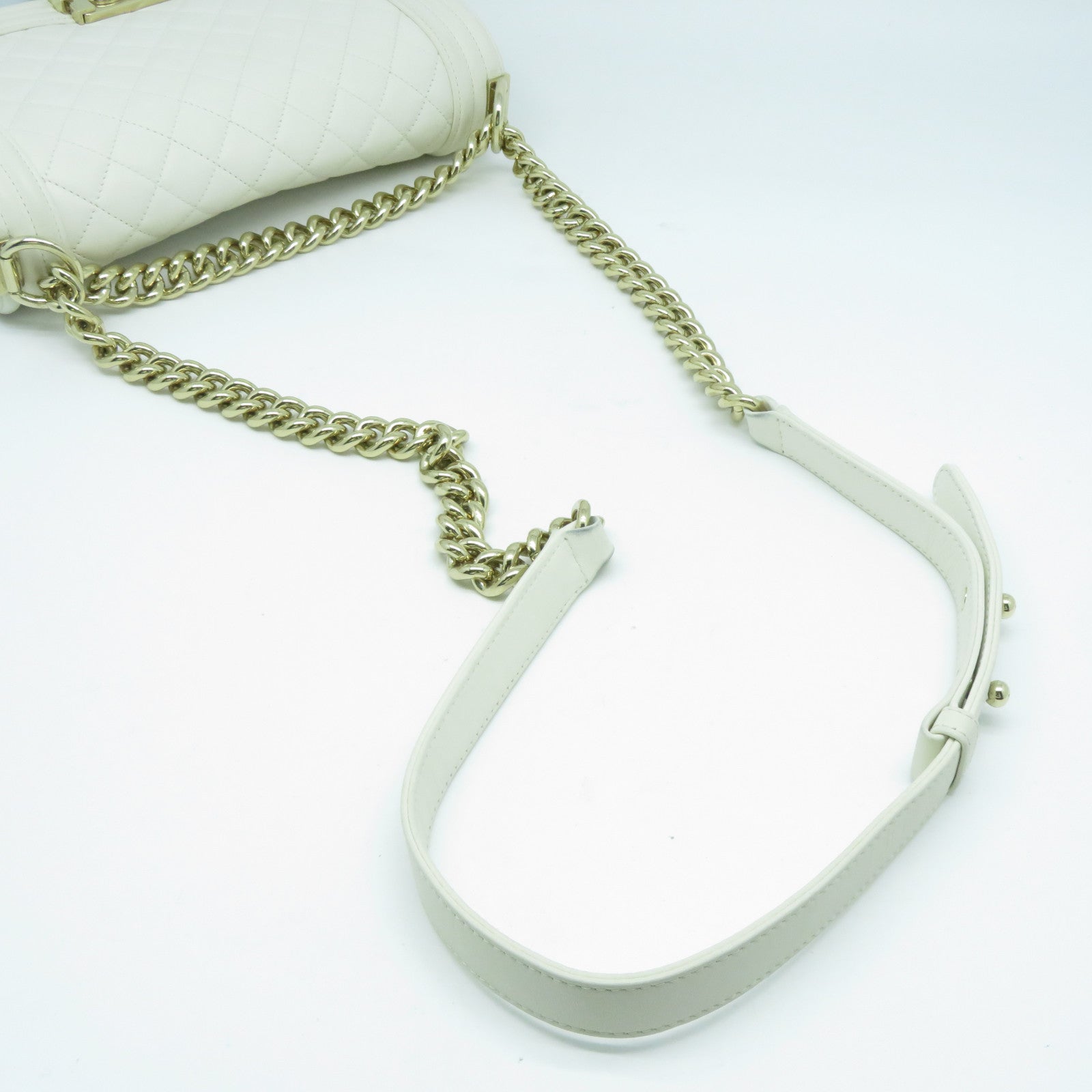 CHANEL **【激減優惠】菱格牛皮皮革Boy Chanel金扣鏈帶肩背袋白色