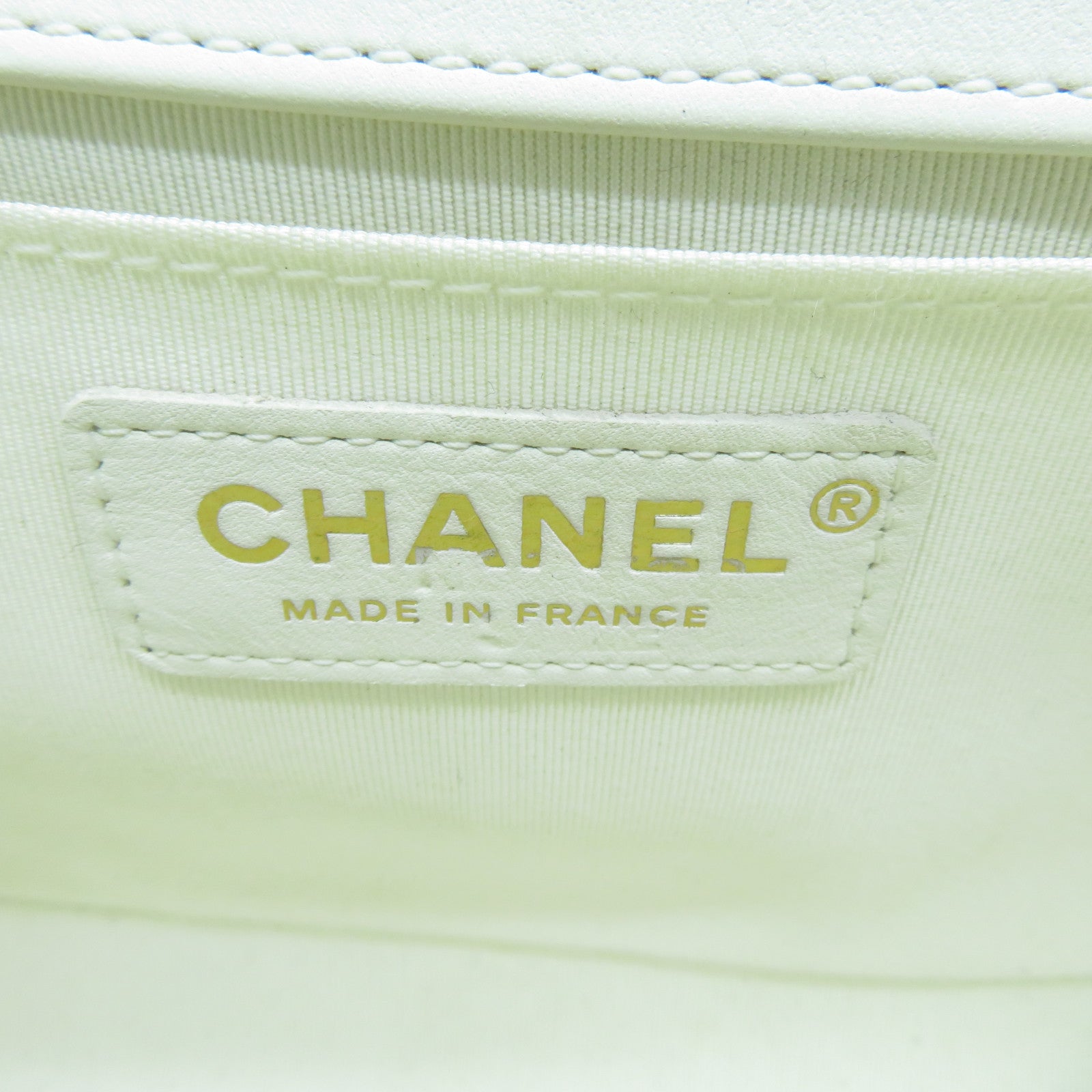 CHANEL **【激減優惠】菱格牛皮皮革Boy Chanel金扣鏈帶肩背袋白色