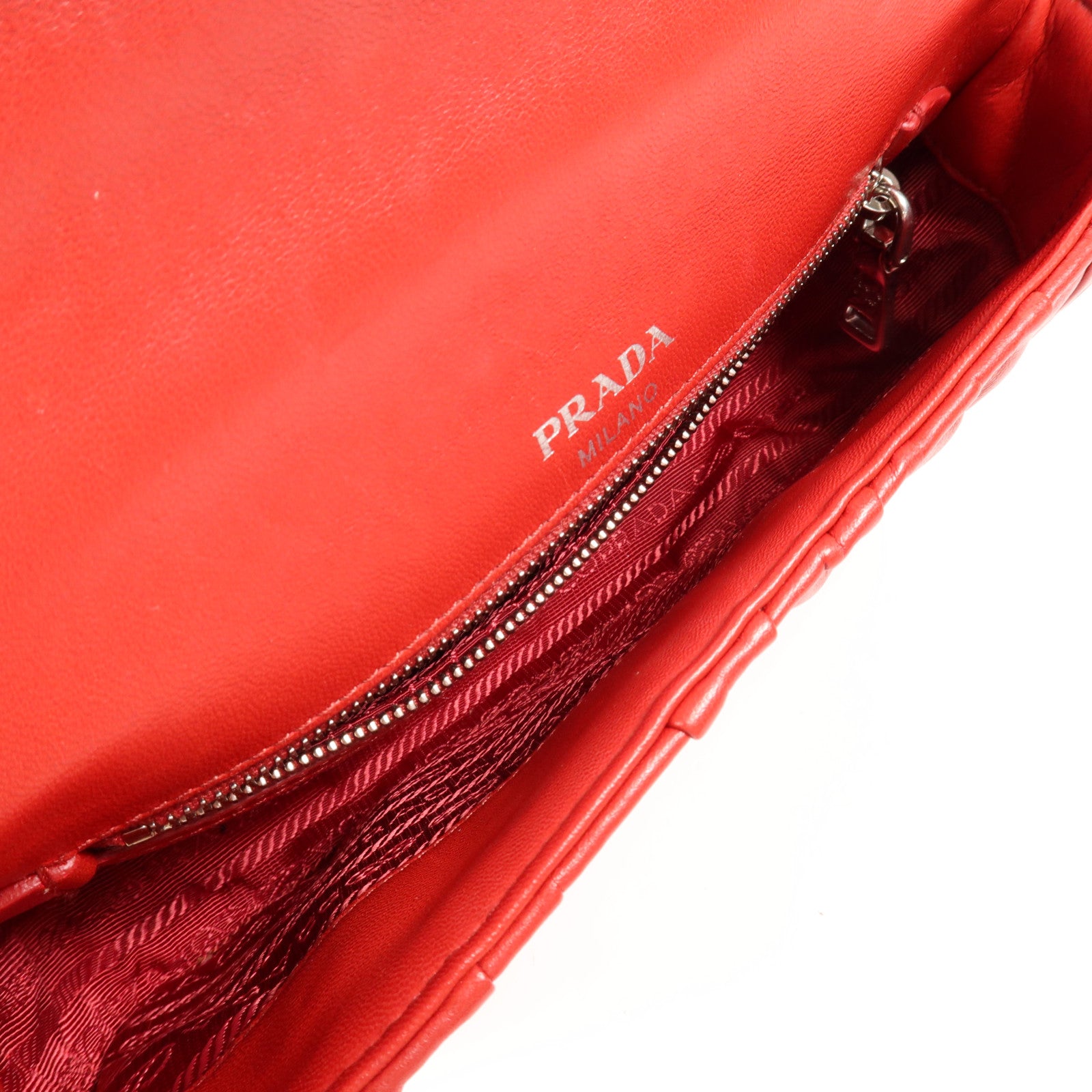 PRADA 牛皮皮革Chain Shoulder銀扣肩背袋