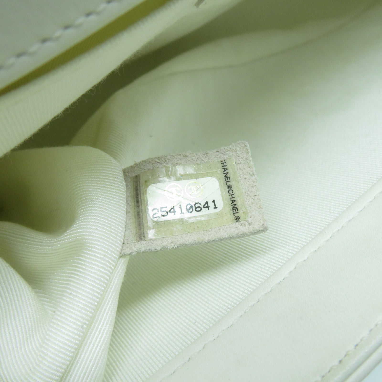 CHANEL **【激減優惠】菱格牛皮皮革Boy Chanel金扣鏈帶肩背袋白色