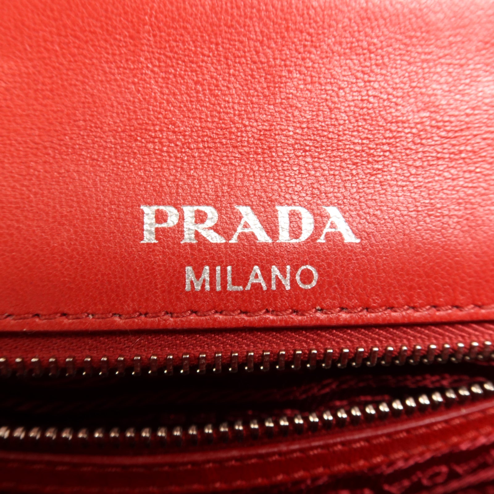 PRADA 牛皮皮革Chain Shoulder銀扣肩背袋