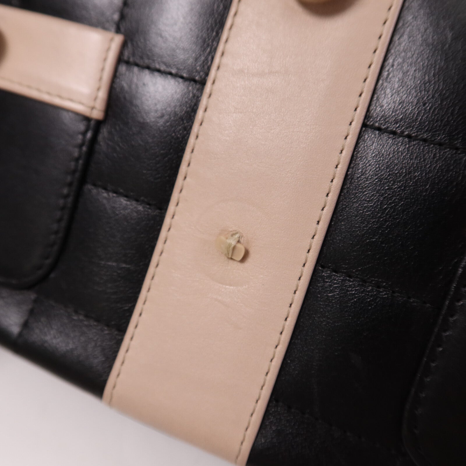 CHANEL 【激減優惠】牛皮皮革Mademoiselle Jacket Bag金扣肩背袋